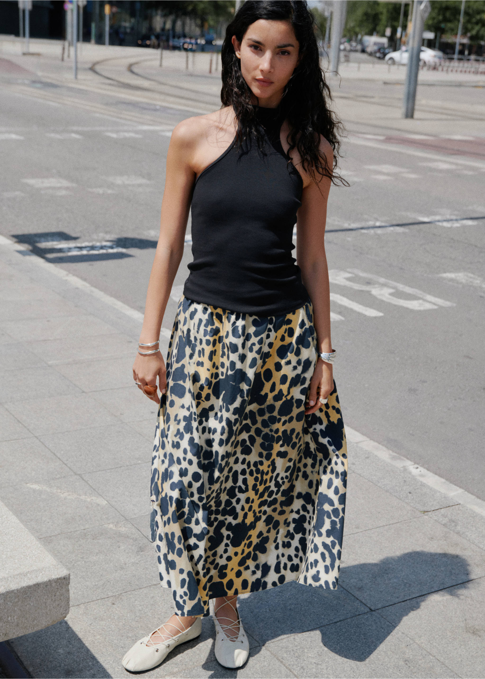 Saia pelo joelho de leopardo - Plano geral, Preto. Ref: 17063326-00.