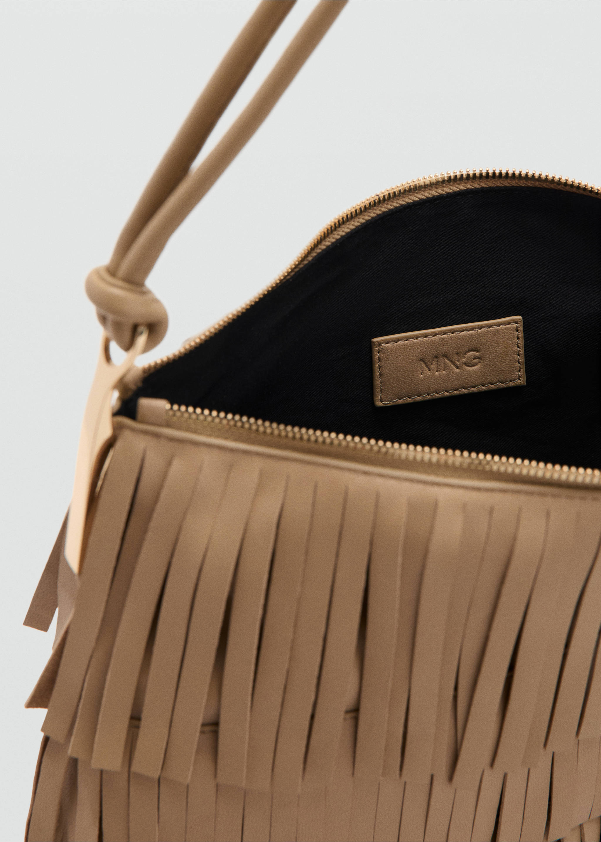 Large leather shoulder bag with fringes - Details of the article 2, Beige. Ref: 17063799-00.