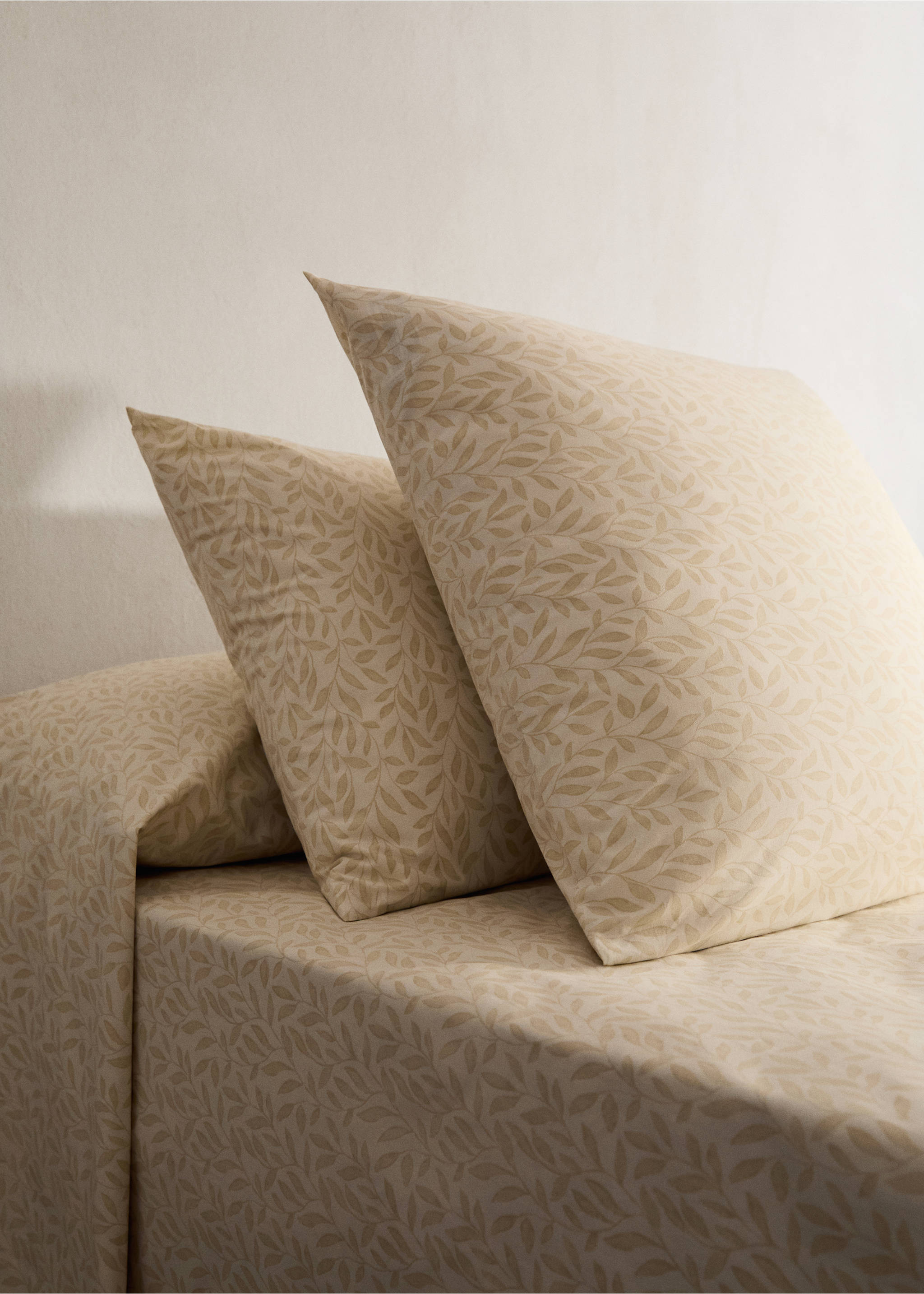 Two percale cotton pillowcases with leaf print 50x75 cm - General plane, Vanilla. Ref: 17063814-00.