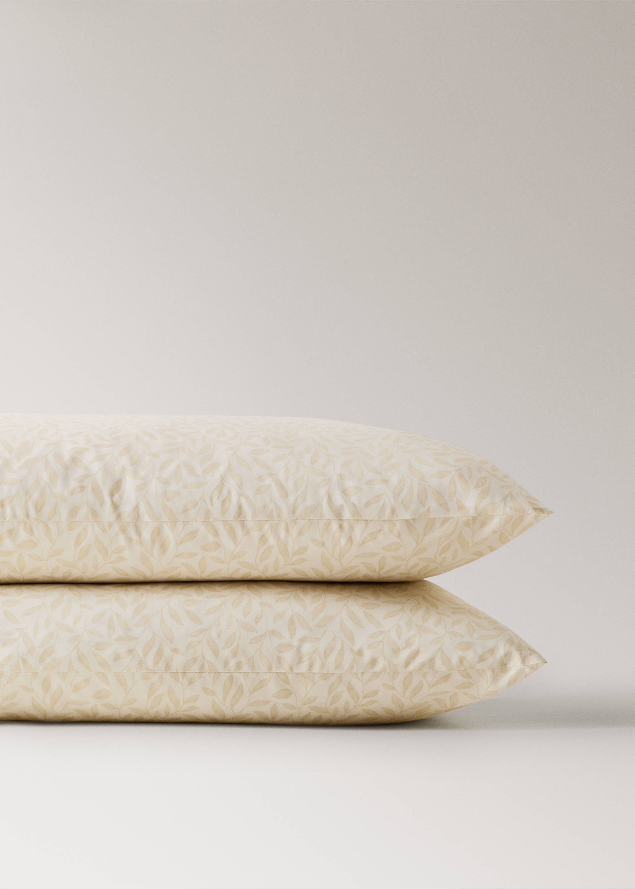 Two percale cotton pillowcases with leaf print 50x75 cm - Details of the article 1, Vanilla. Ref: 17063814-00.