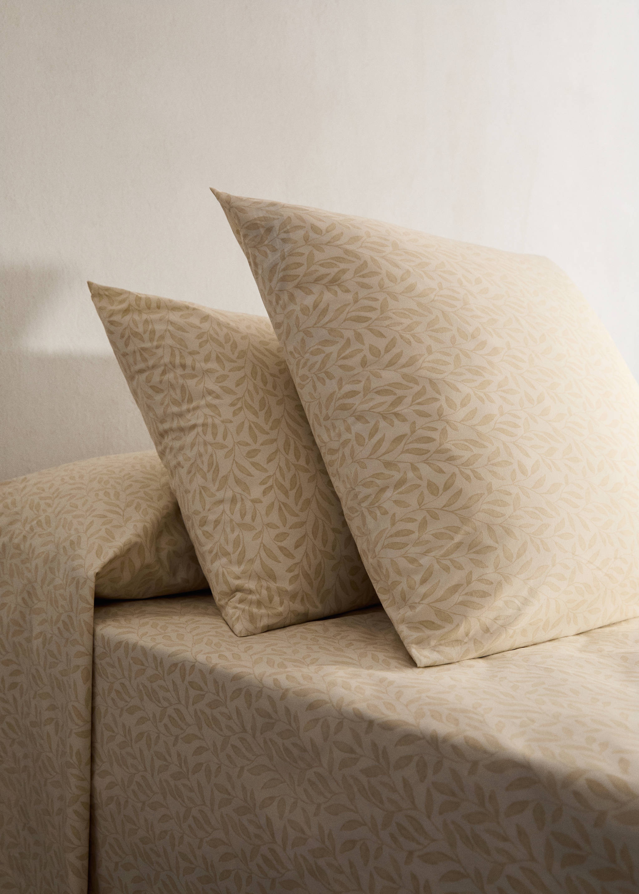 Deux taies d'oreiller percale de coton imprimé feuilles 60x60 cm - Plan général