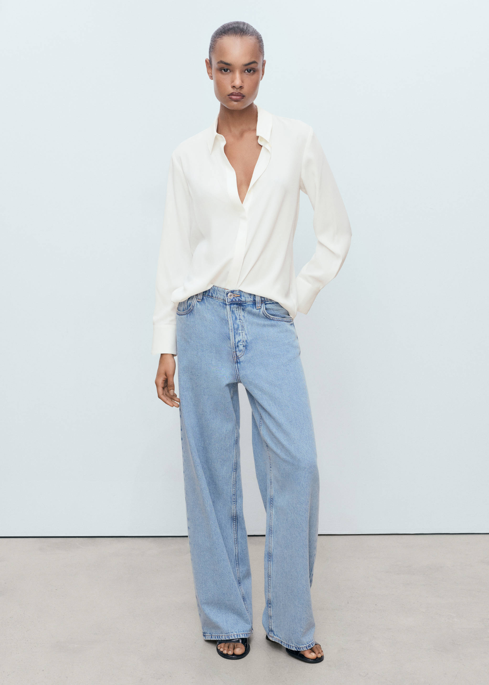Fluid long-sleeved blouse - General plane
