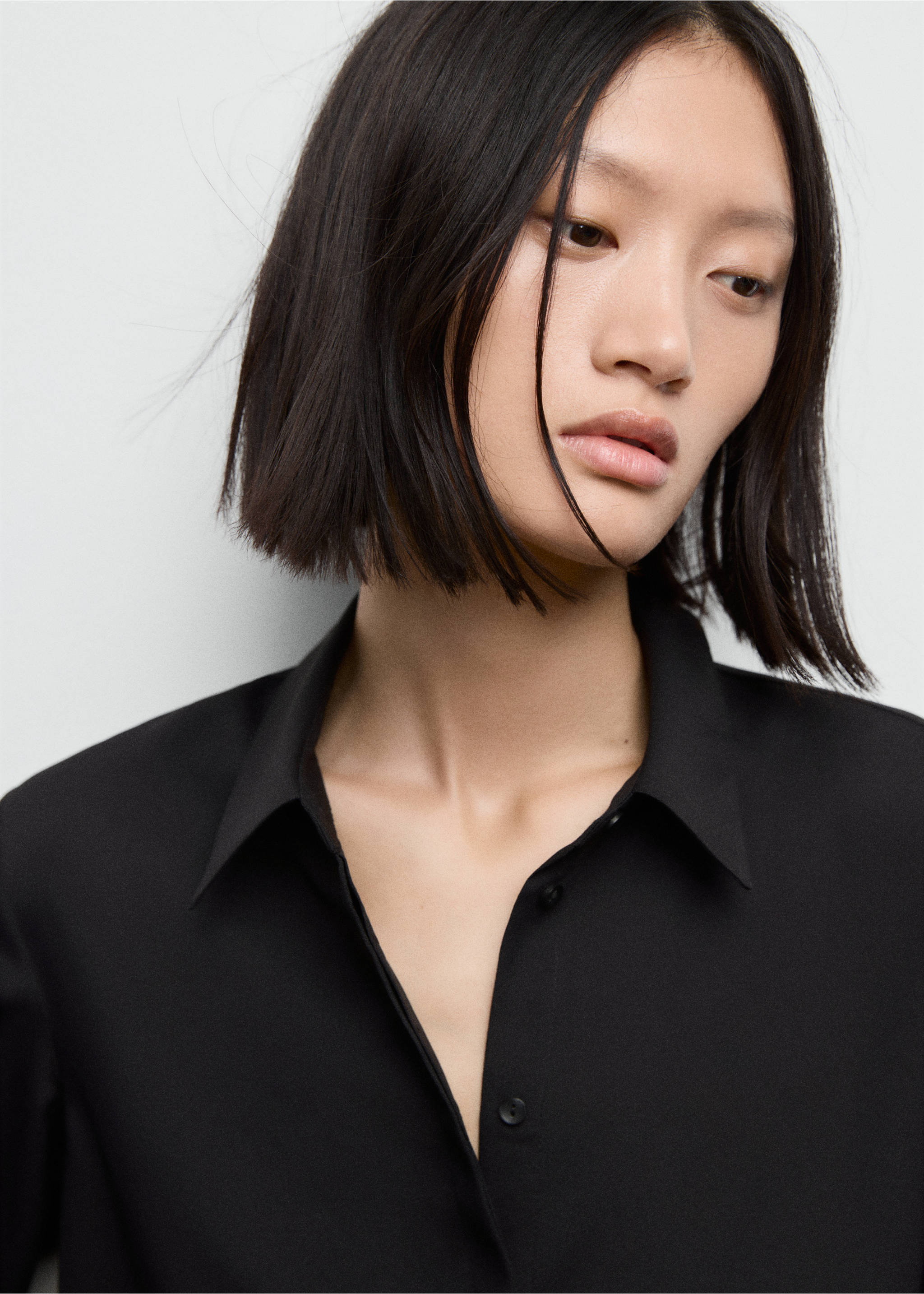 Fluid long-sleeved blouse - Details of the article 1, Black. Ref: 17064078-00.