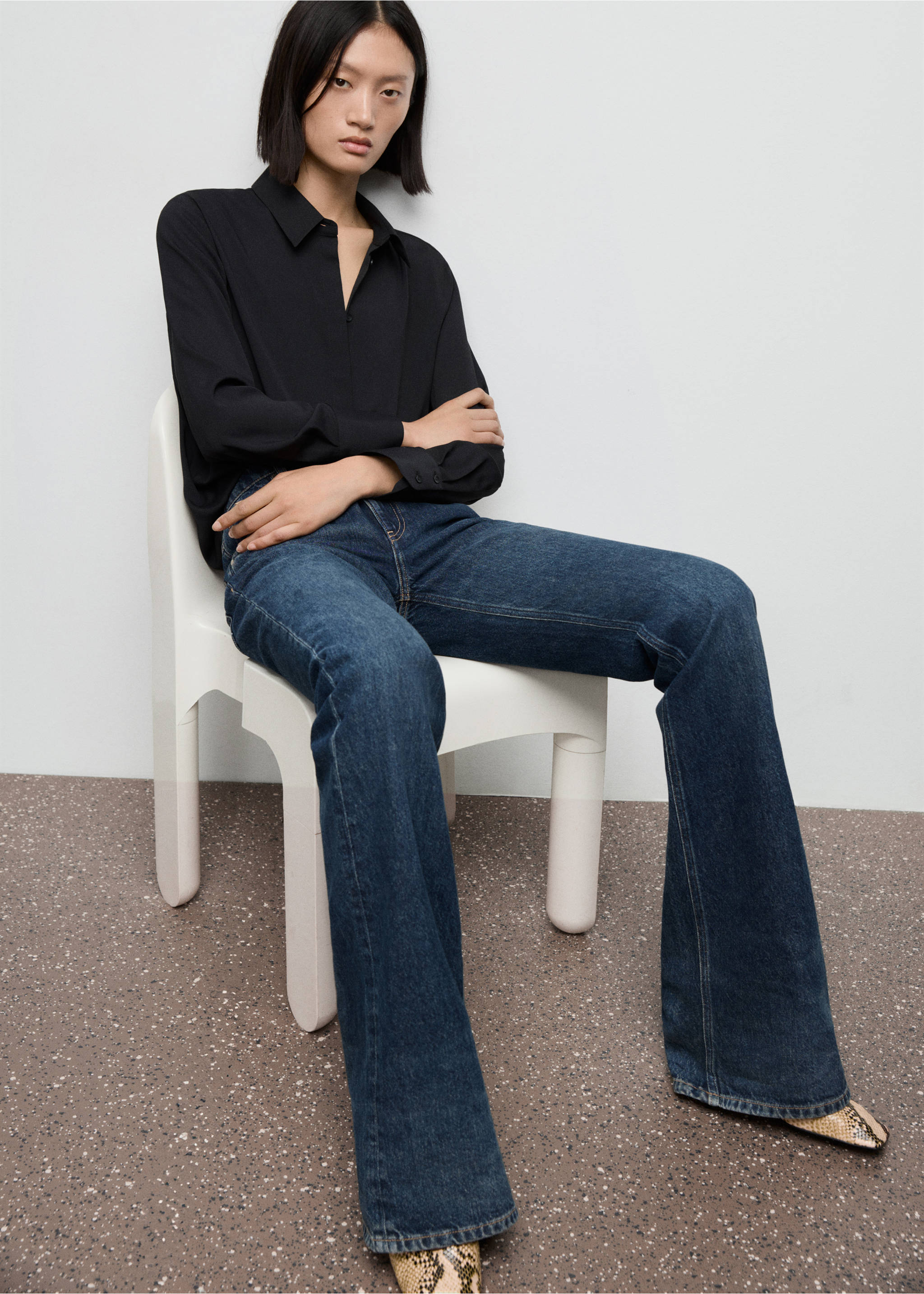 Fluid long-sleeved blouse - Details of the article 2, Black. Ref: 17064078-00.