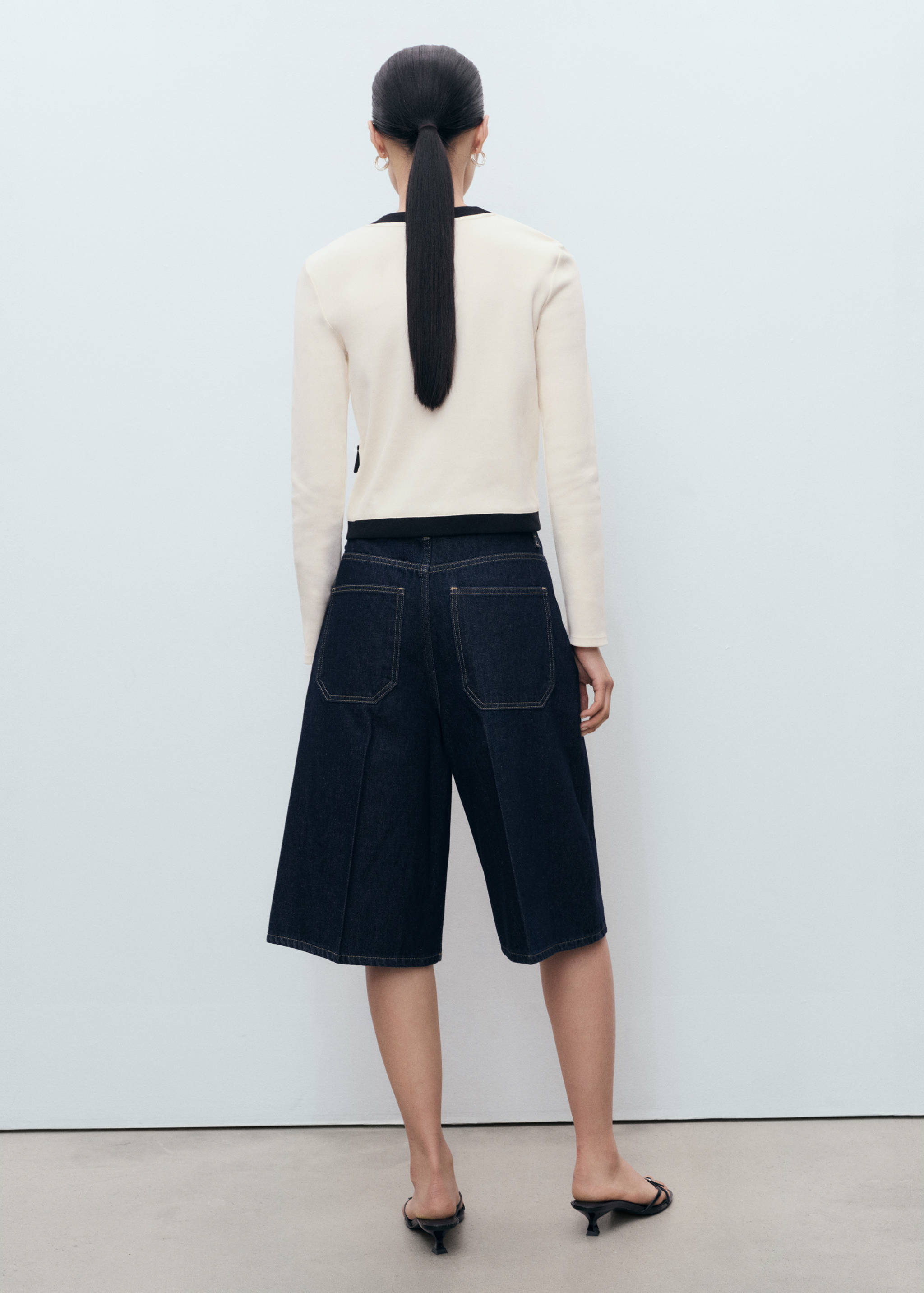 Contrasting cotton cardigan - Reverse of the article