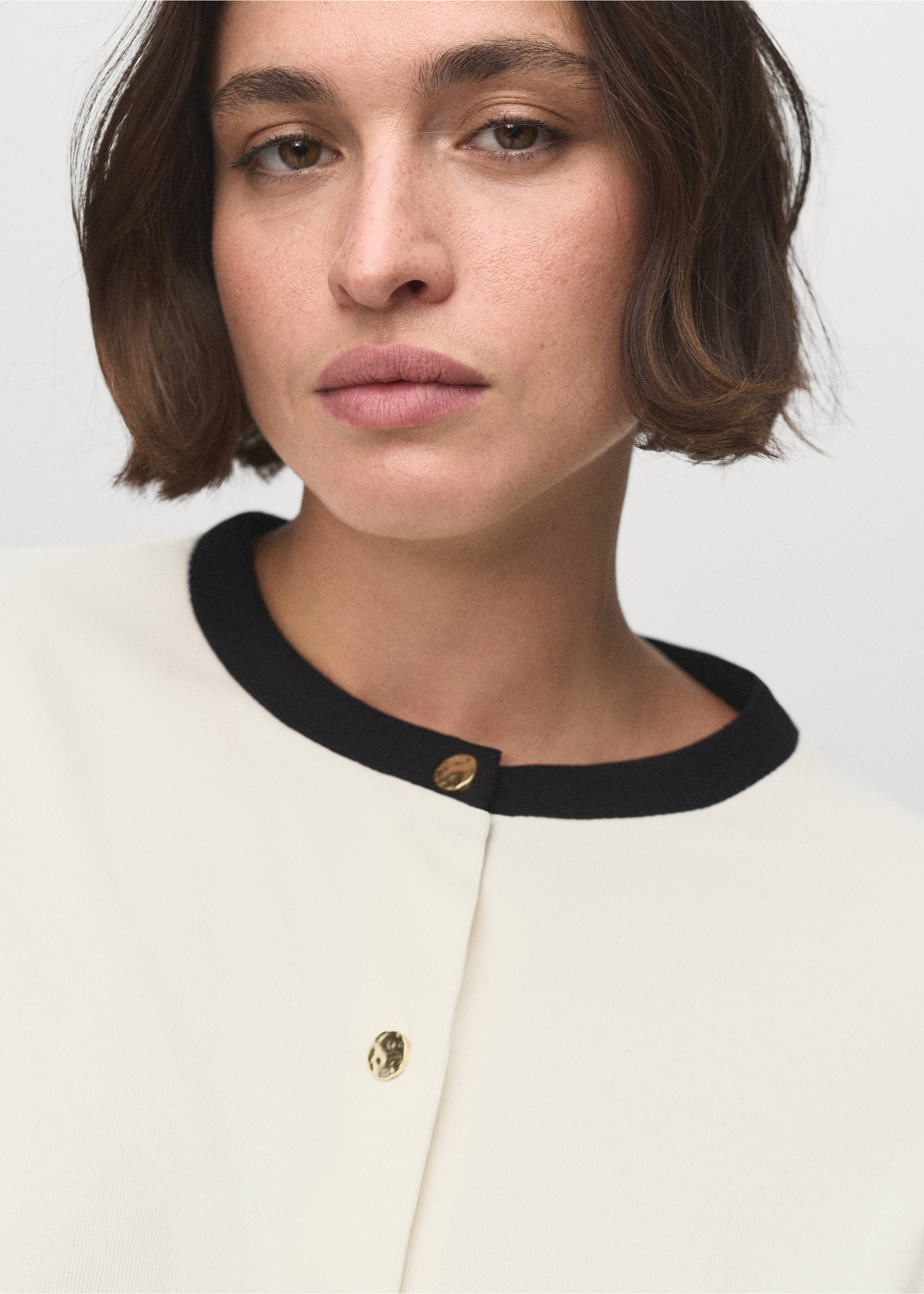 Contrasting cotton cardigan - Details of the article 4, Ecru. Ref: 17064082-00.