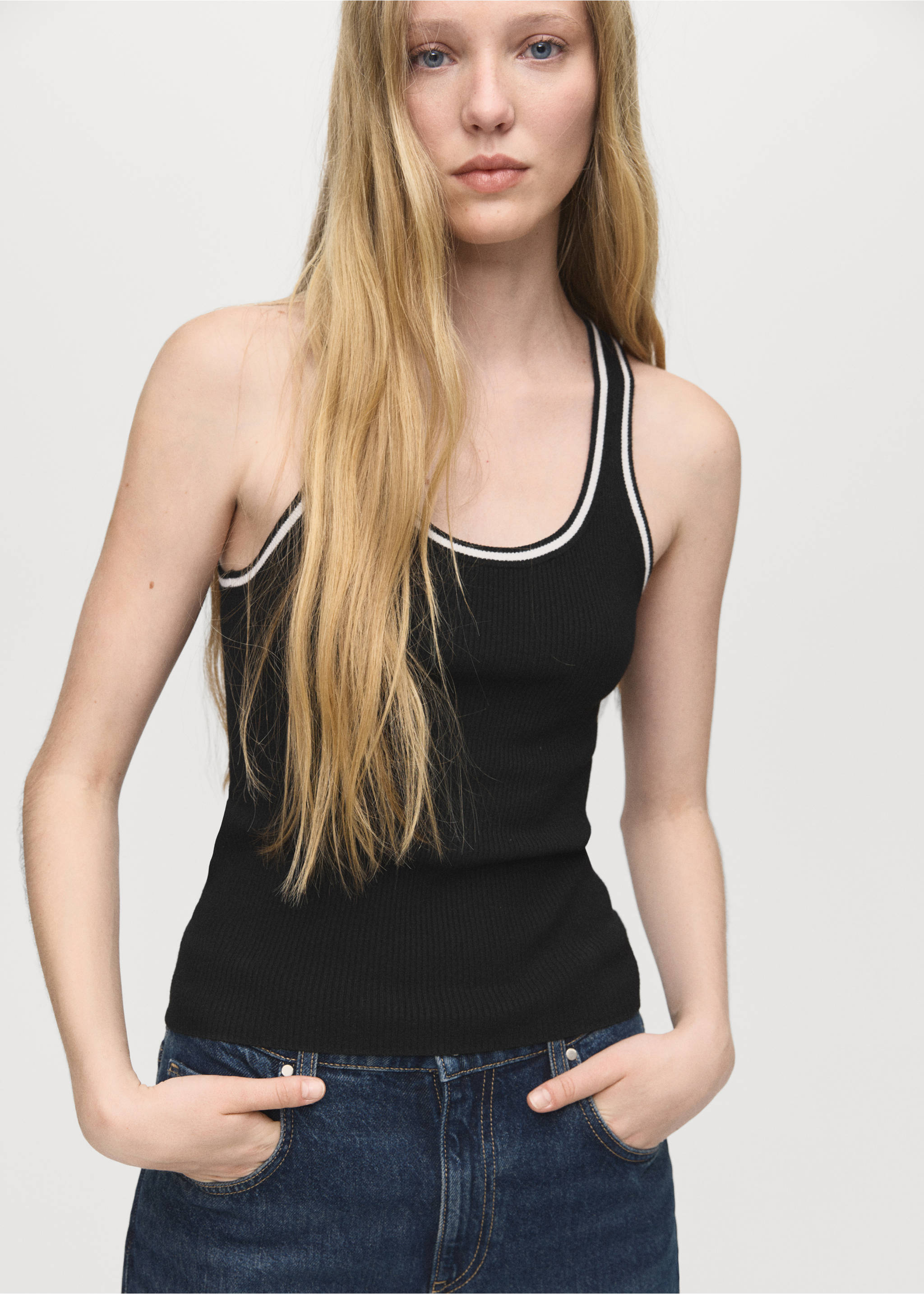 Knitted top with contrast details - Medium plane, Black. Ref: 17064083-00.