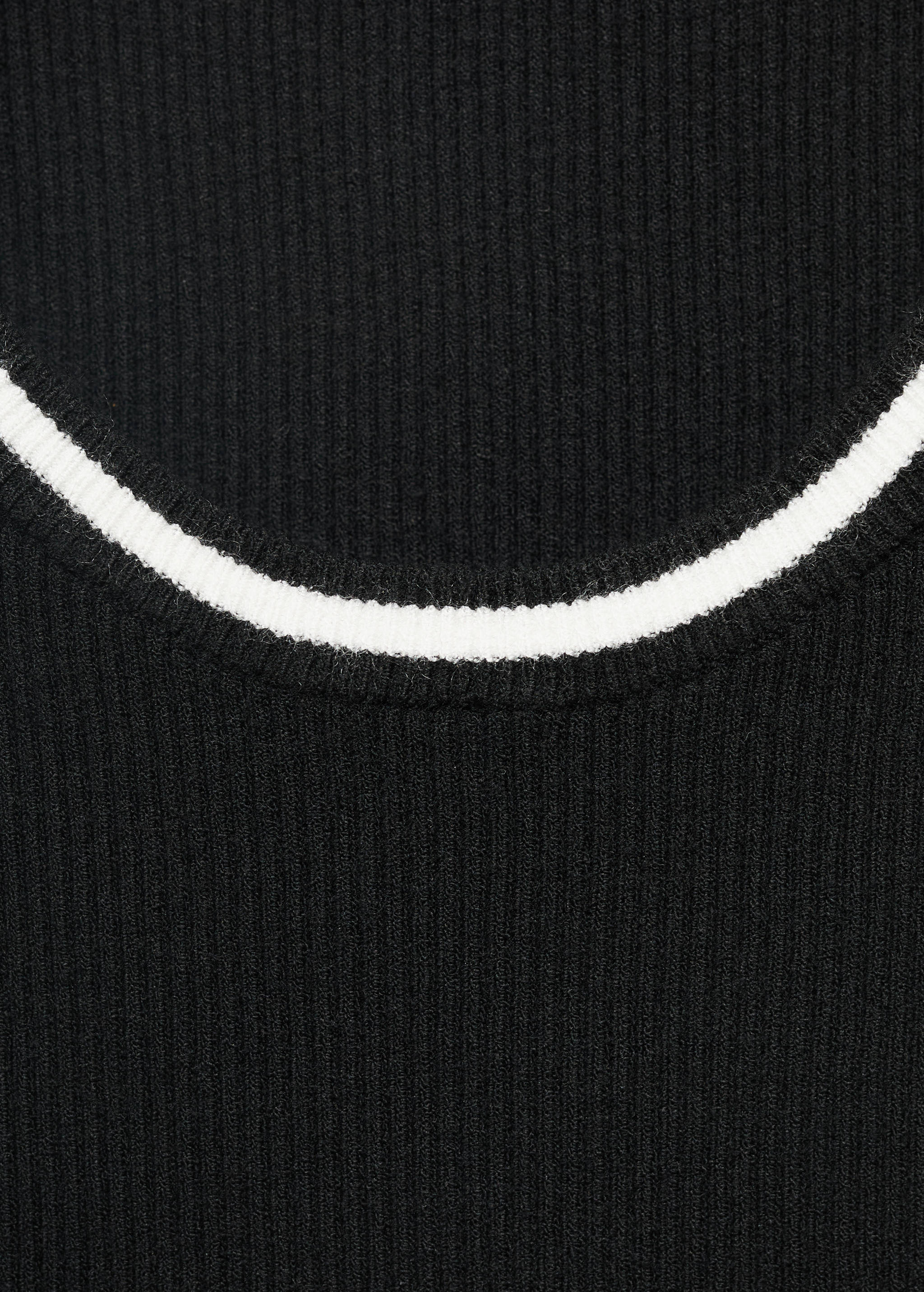 Knitted top with contrast details - Details of the article 0