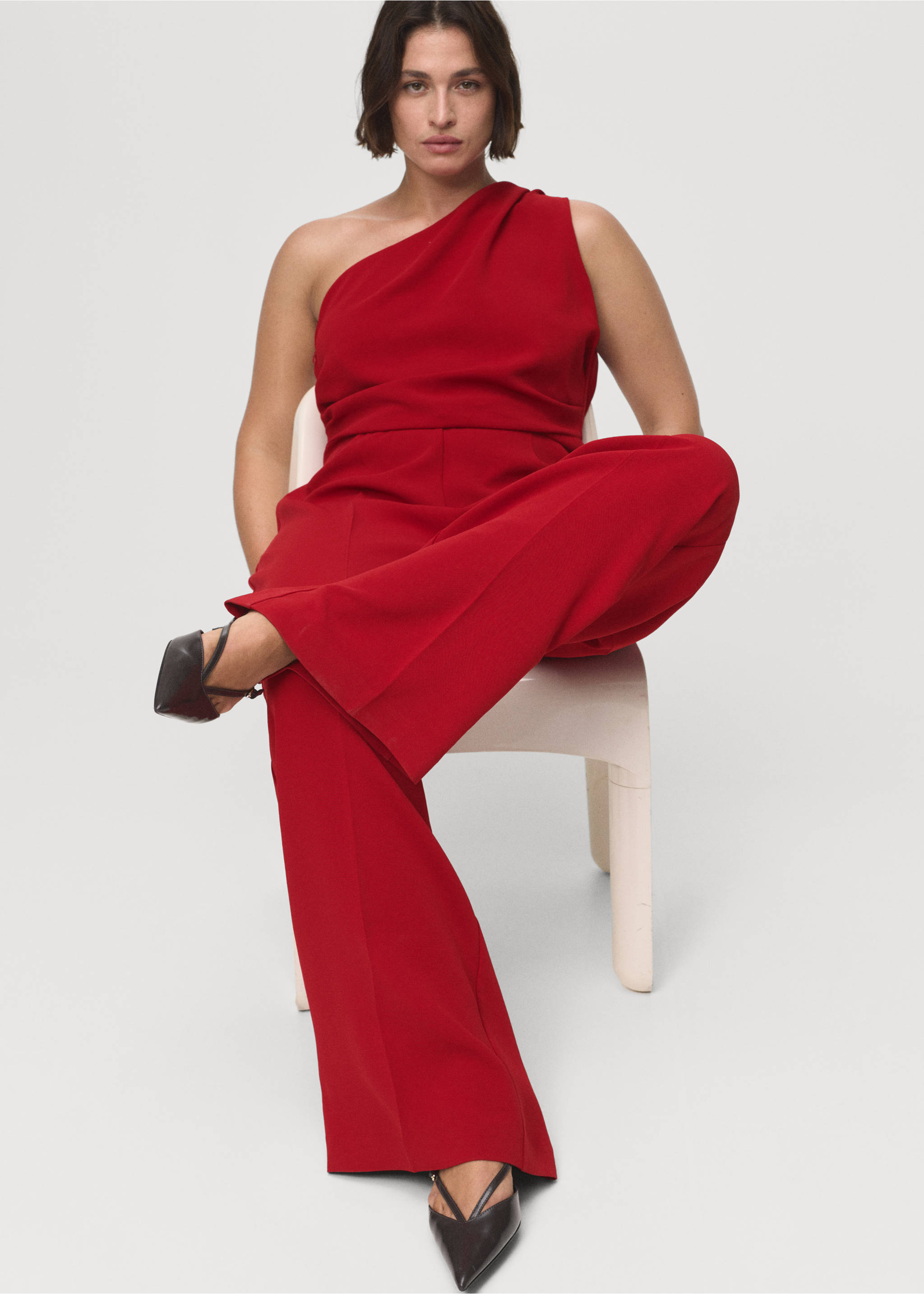Long asymmetrical draped jumpsuit - Details of the article 4, Maroon. Ref: 17064086-00.