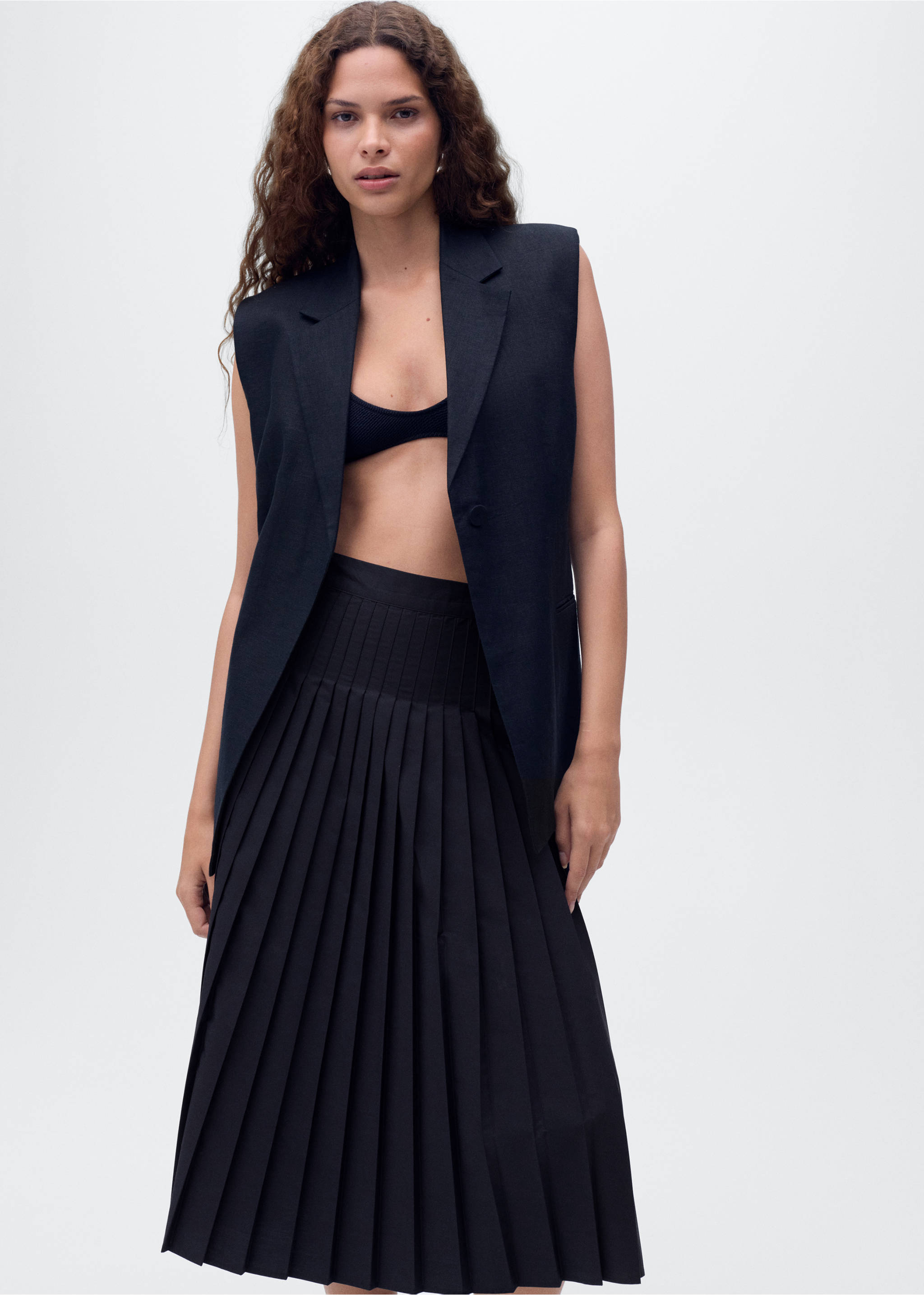 Pleated midi skirt - Details of the article 1, Dark Navy. Ref: 17064089-00.