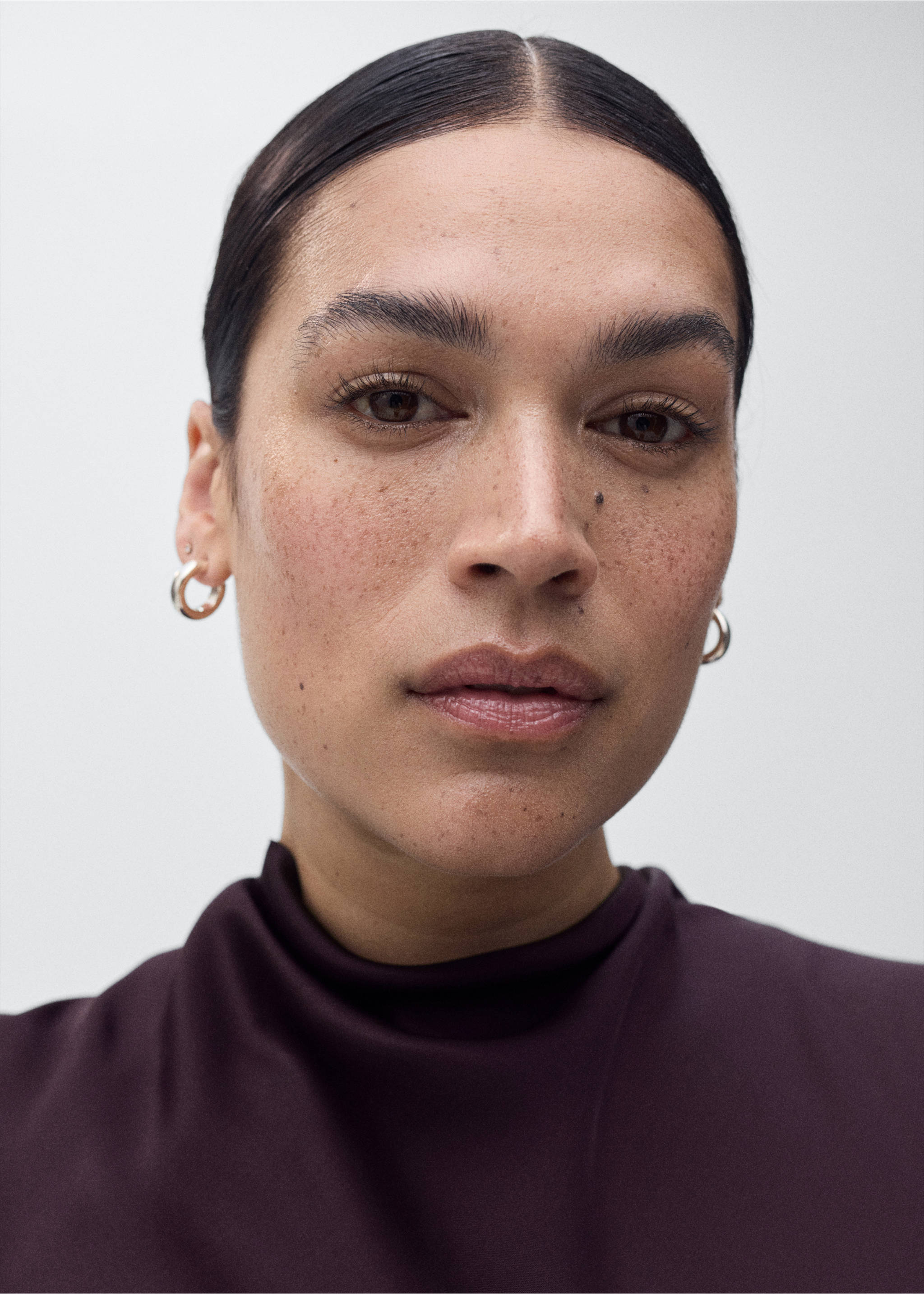Satin blouse with draped neck - Details of the article 4, Burgundy. Ref: 17064092-00.