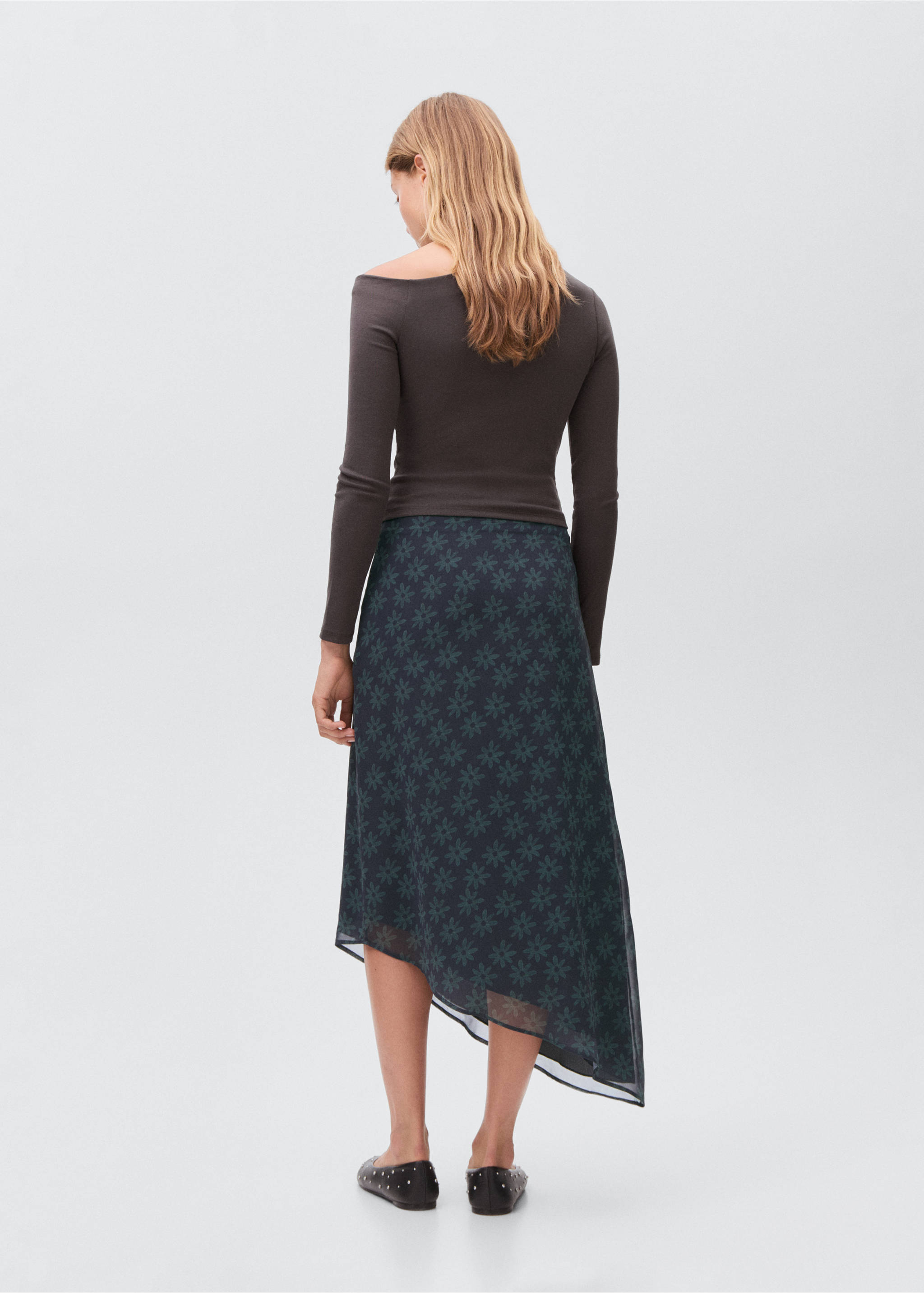 Asymmetrical floral skirt - Reverse of the article, Charcoal. Ref: 17064095-00.