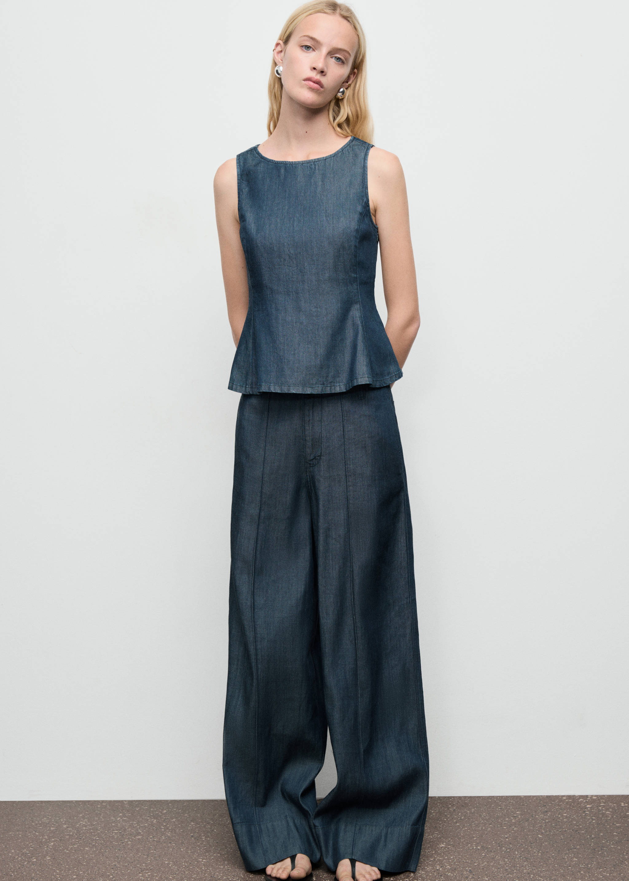 Wide leg denim pants with stitching - General plane