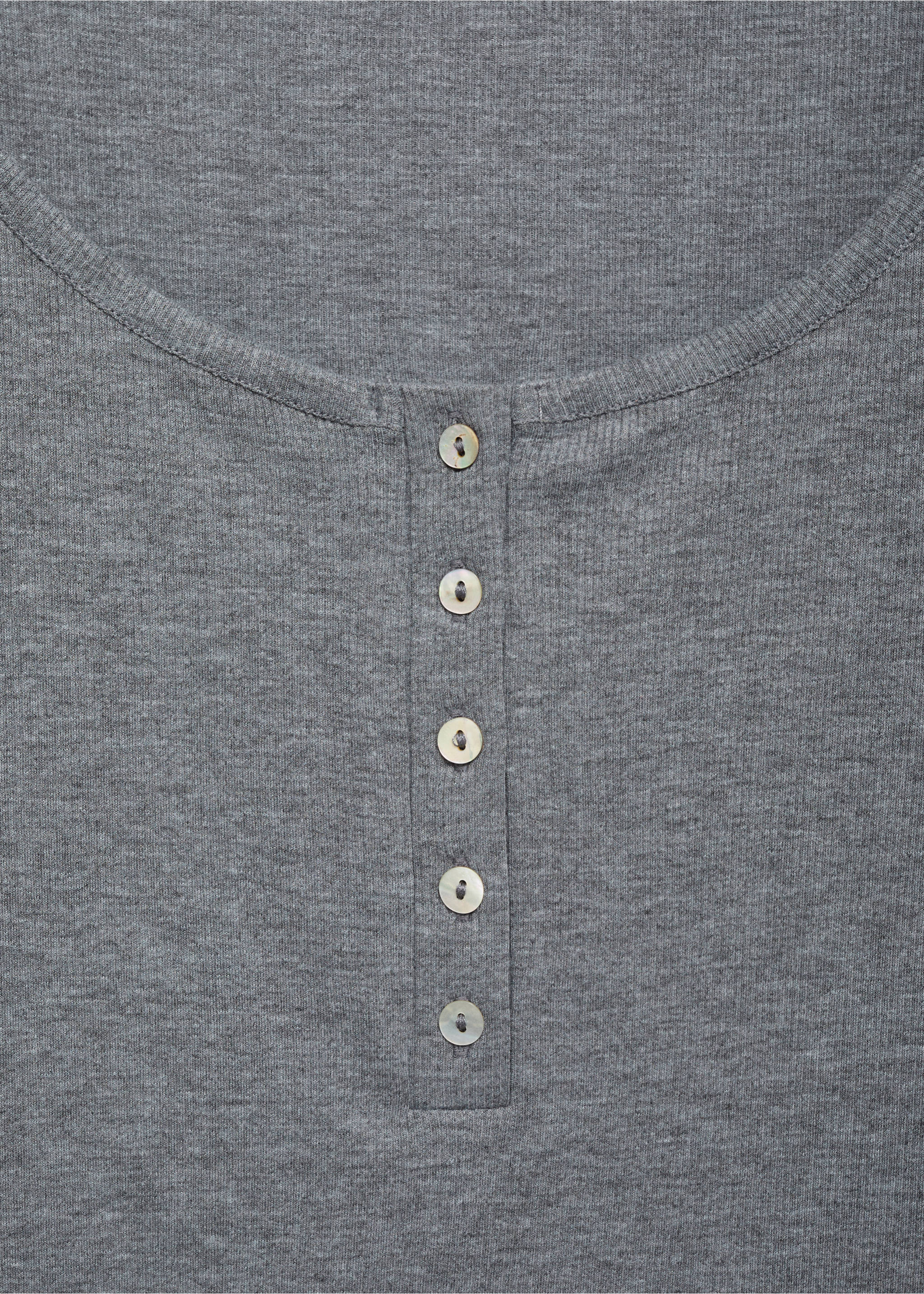 Camiseta punto canalé botones - Detalle del artículo 8, Gris medio vigoré. Ref: 17064109-00.