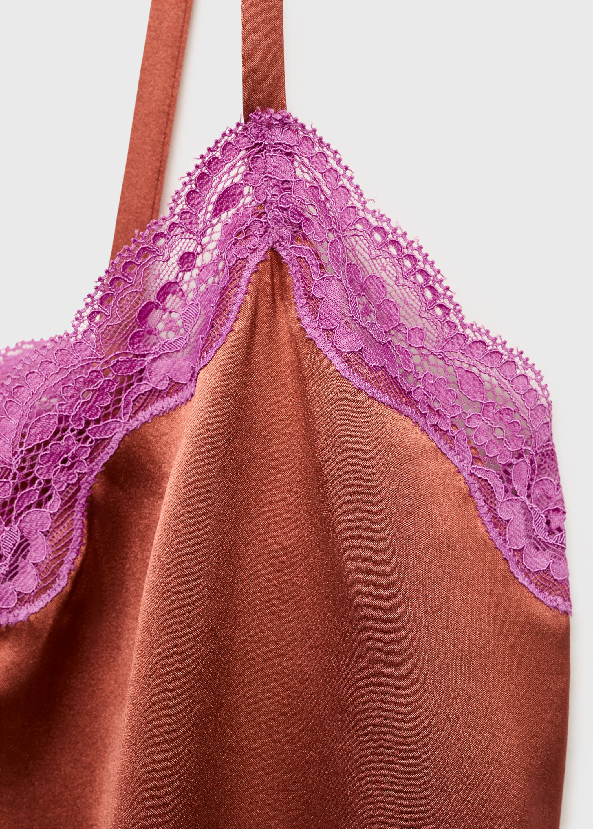 Silk top with contrasting lace - Details of the article 8