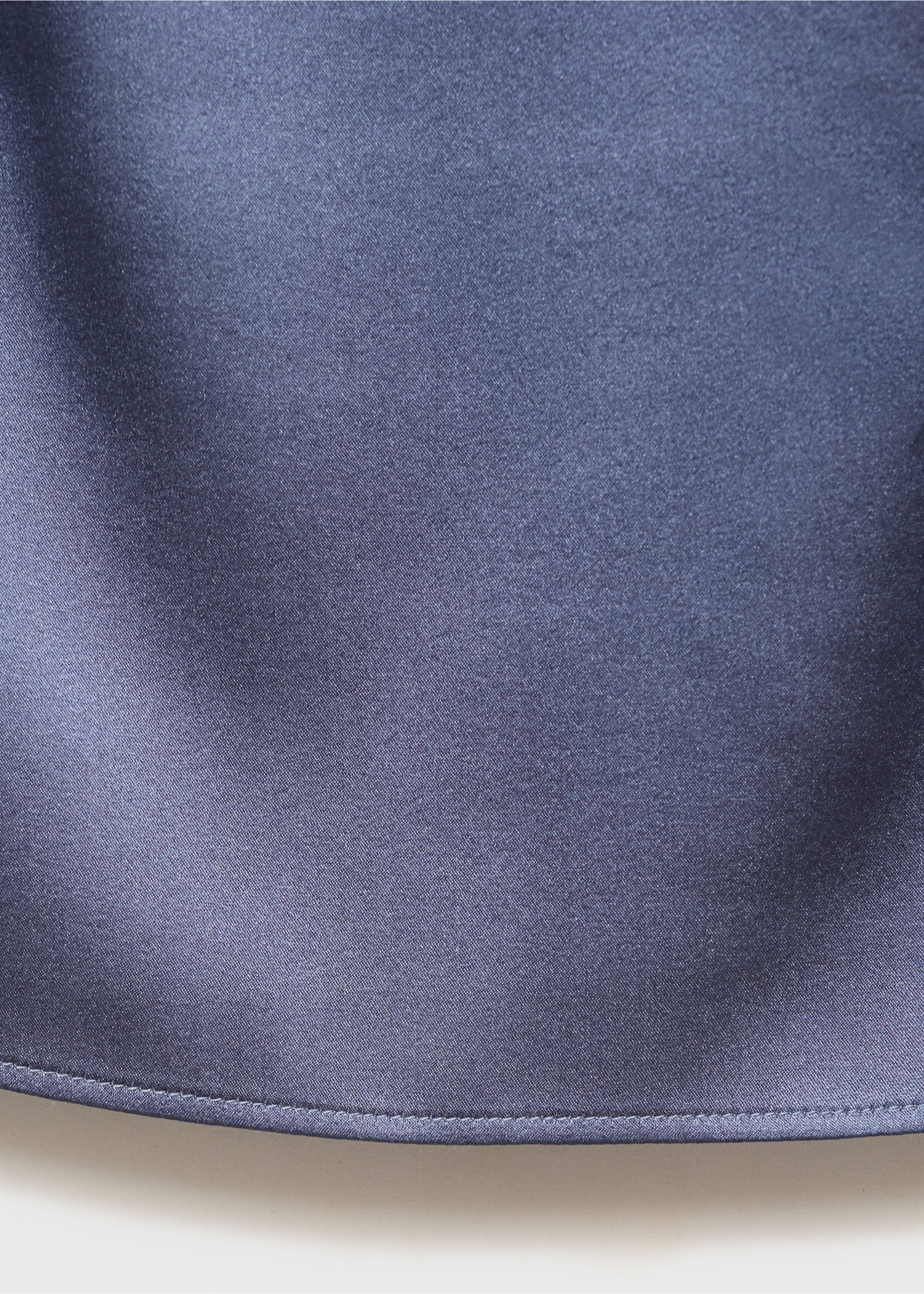 Seidentop mit kontrastfarbener Spitze - Detail des Artikels 0, Tintenblau. Ref: 17064110-00.