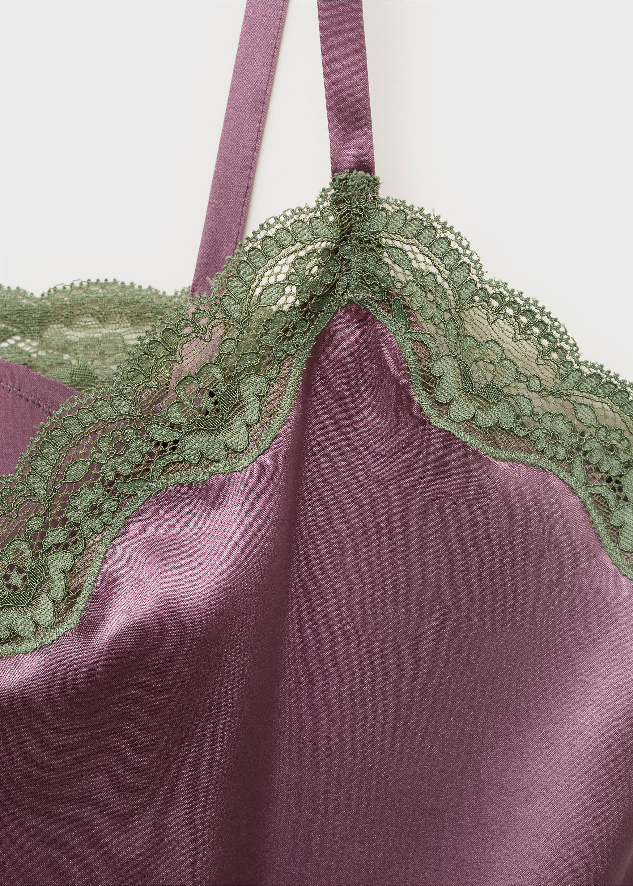 Silk top with contrasting lace - Details of the article 0, Plum. Ref: 17064110-00.