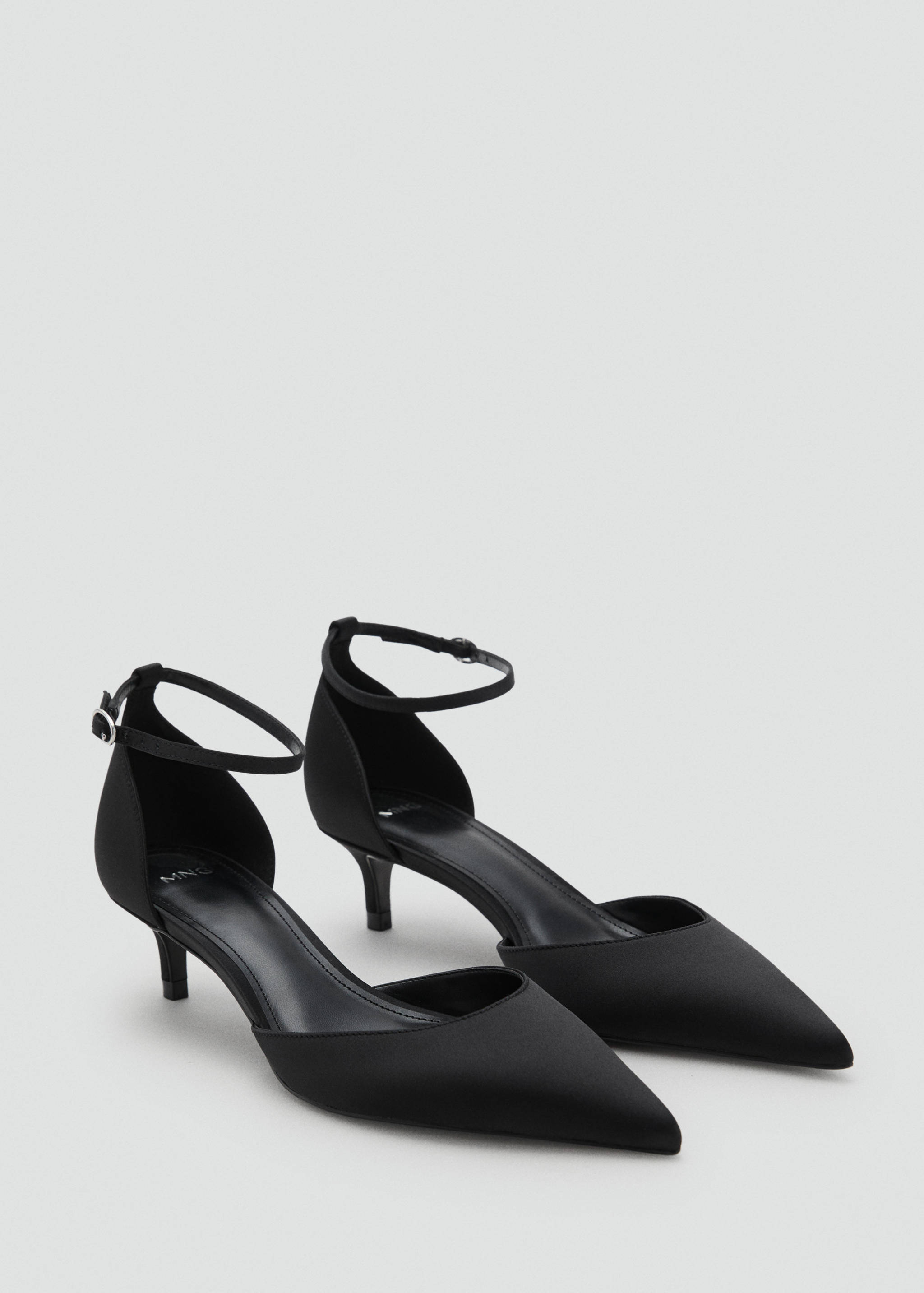 Kitten-heeled shoes with ankle strap - Medium plane