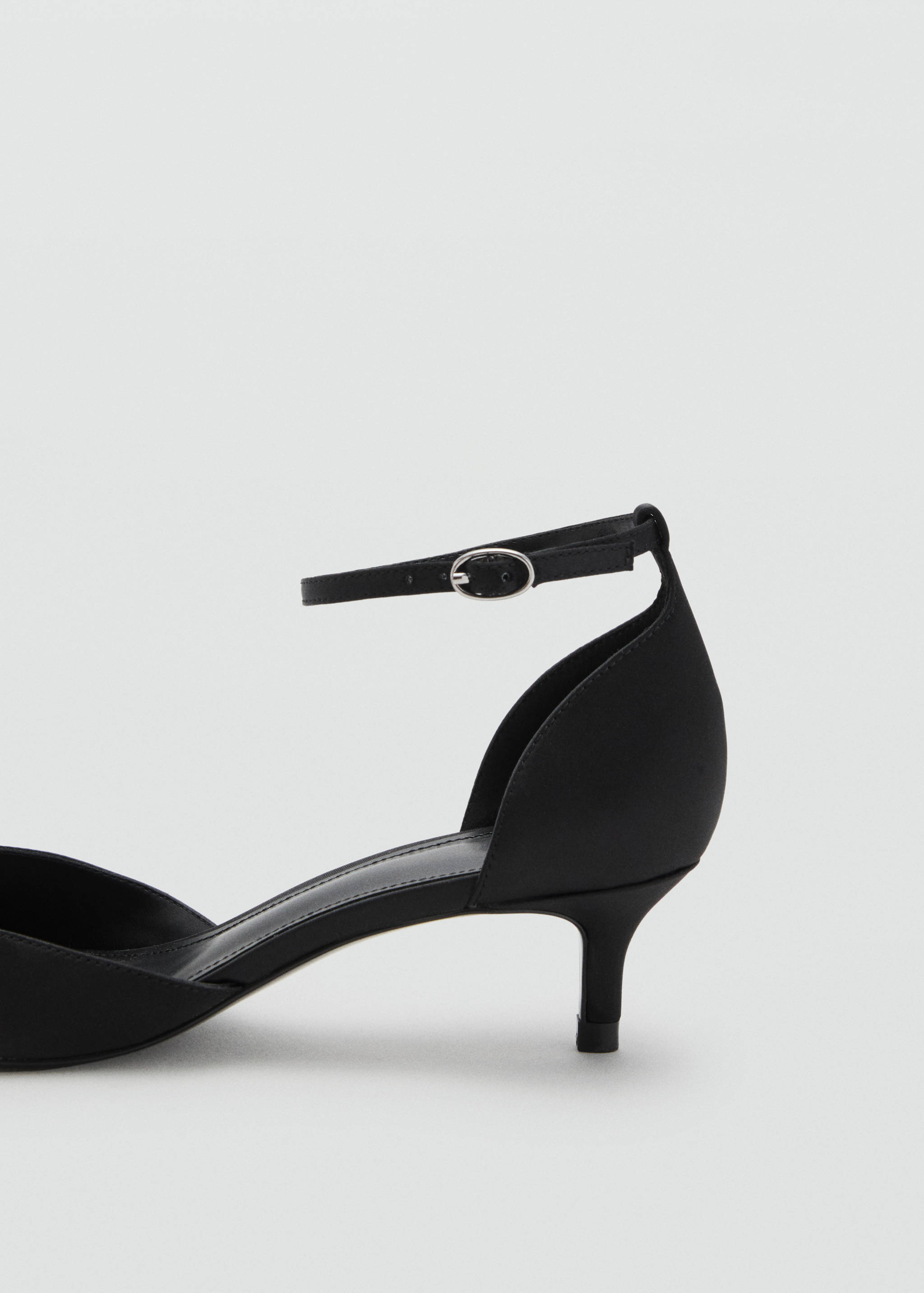 Kitten-heeled shoes with ankle strap - Details of the article 1