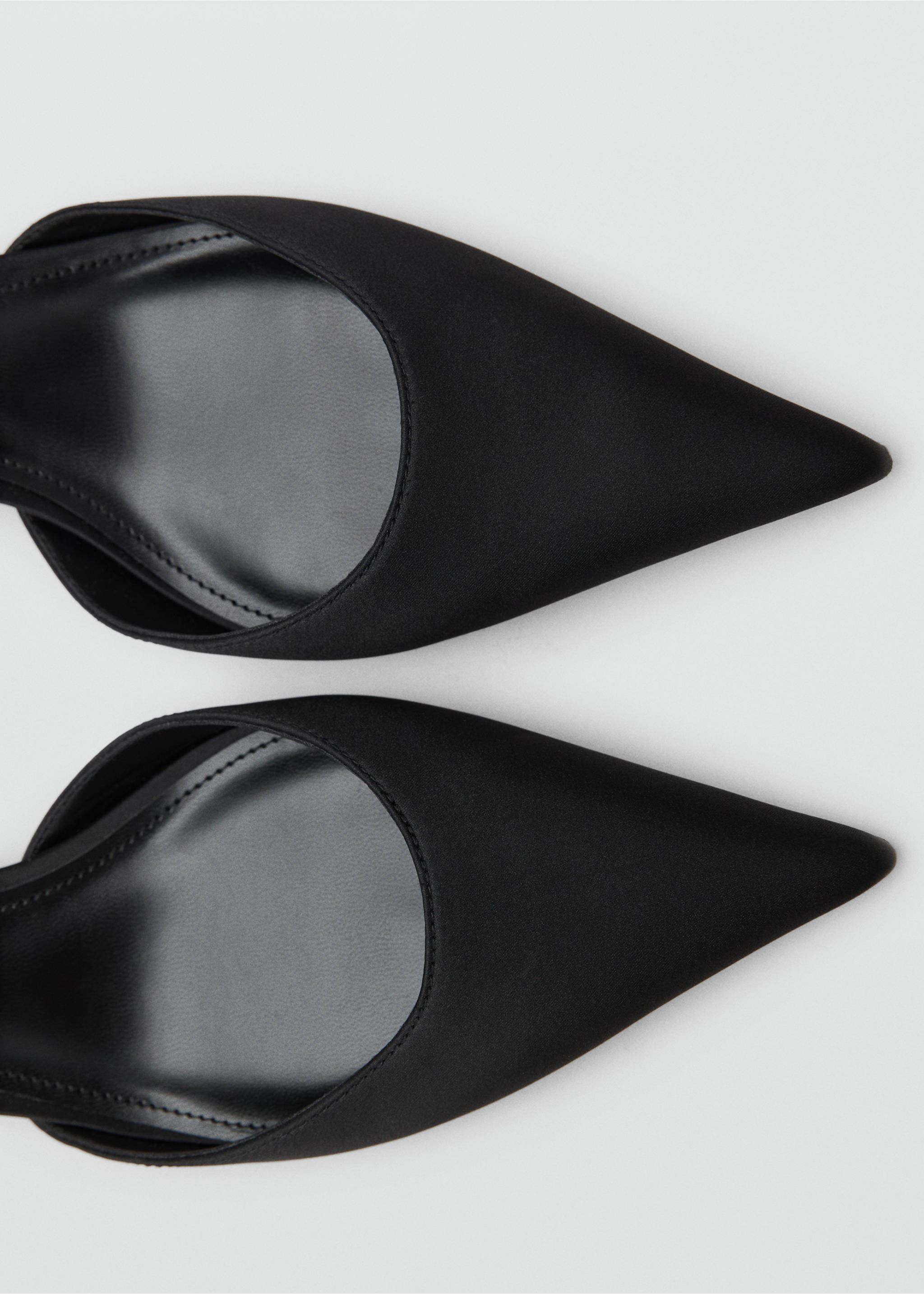 Kitten-heeled shoes with ankle strap - Details of the article 2, Black. Ref: 17064111-00.