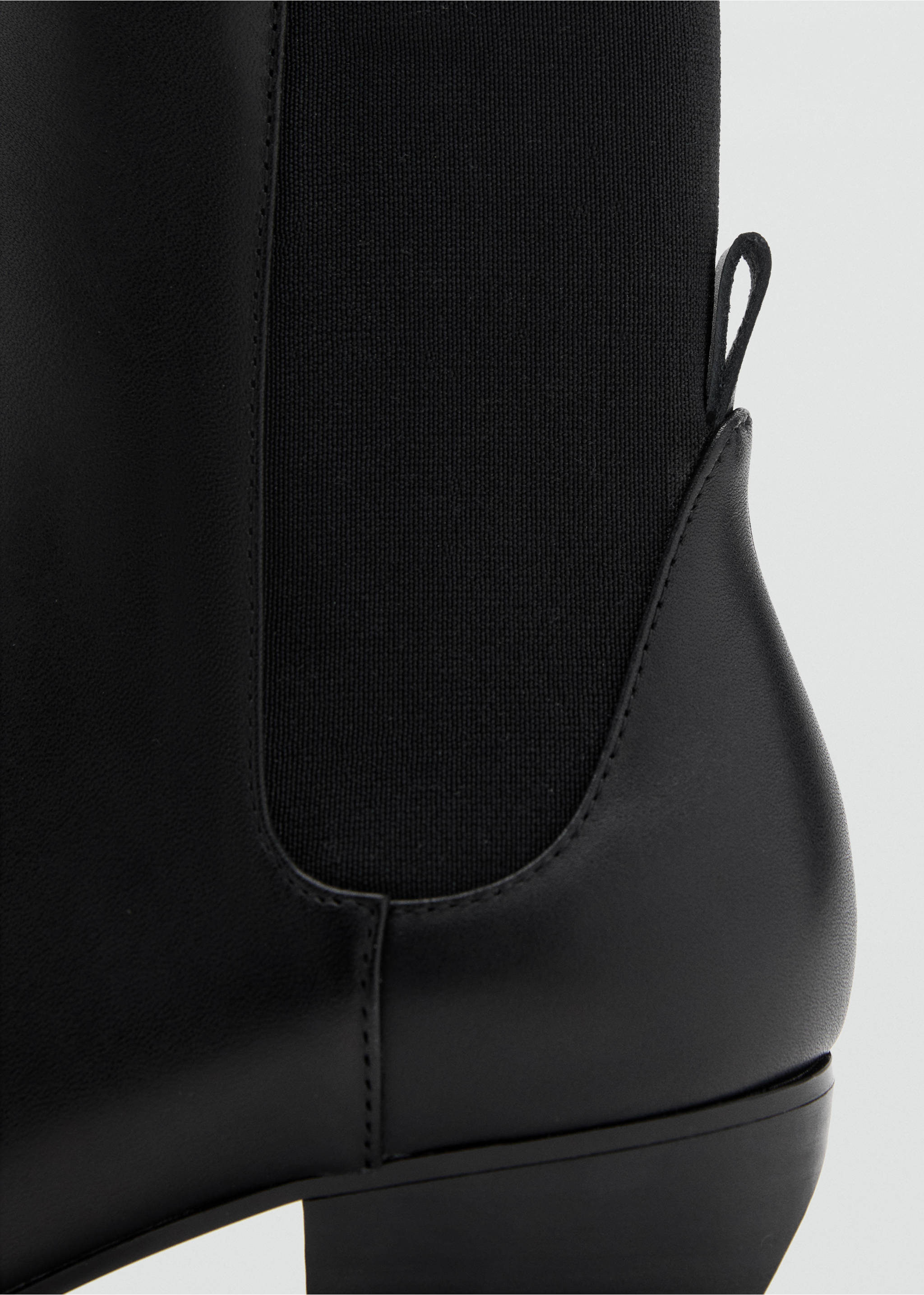 Lederstiefelette mit Absatz - Detail des Artikels 1, Schwarz. Ref: 17064113-00.