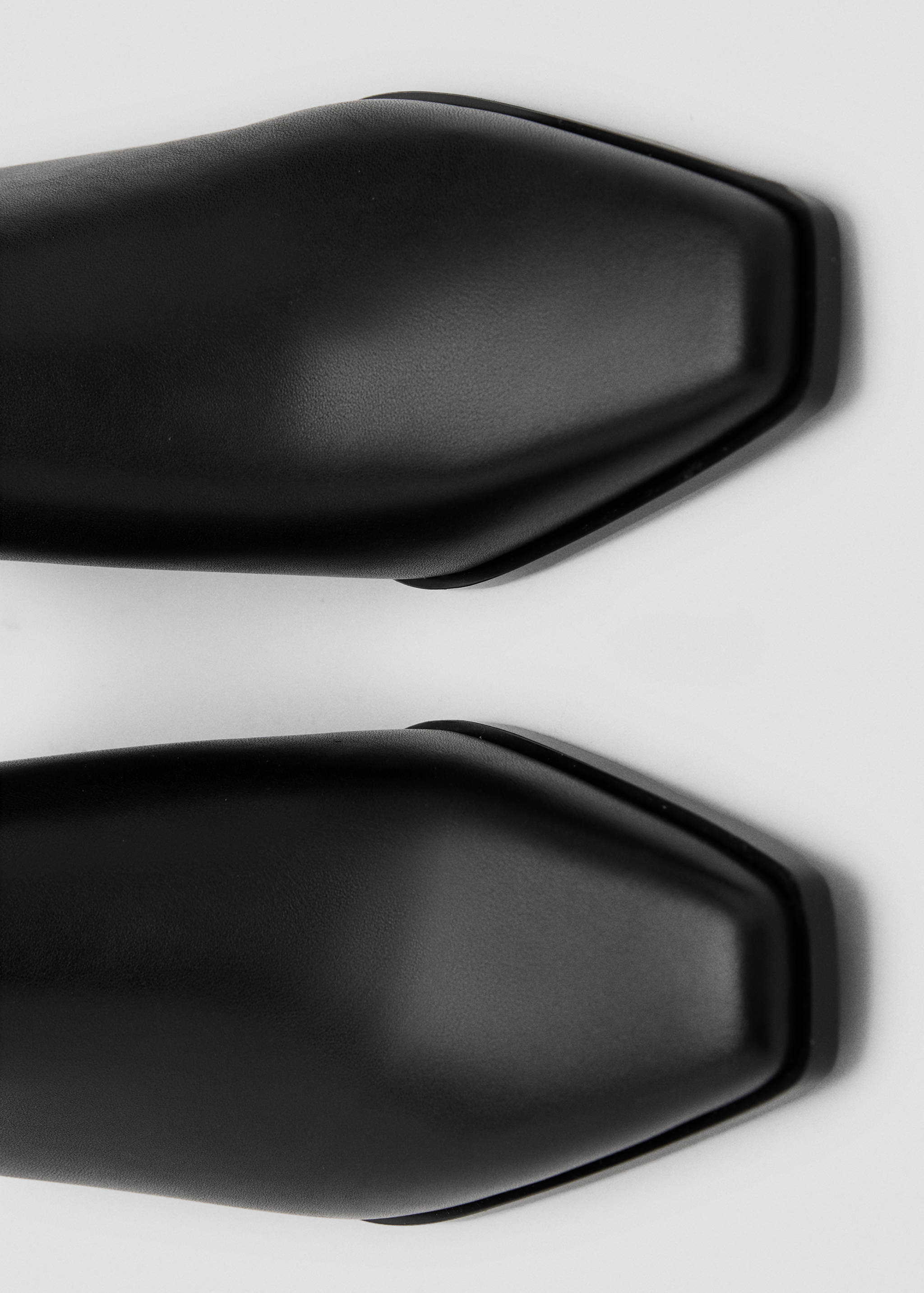 Leather heeled boots - Details of the article 2