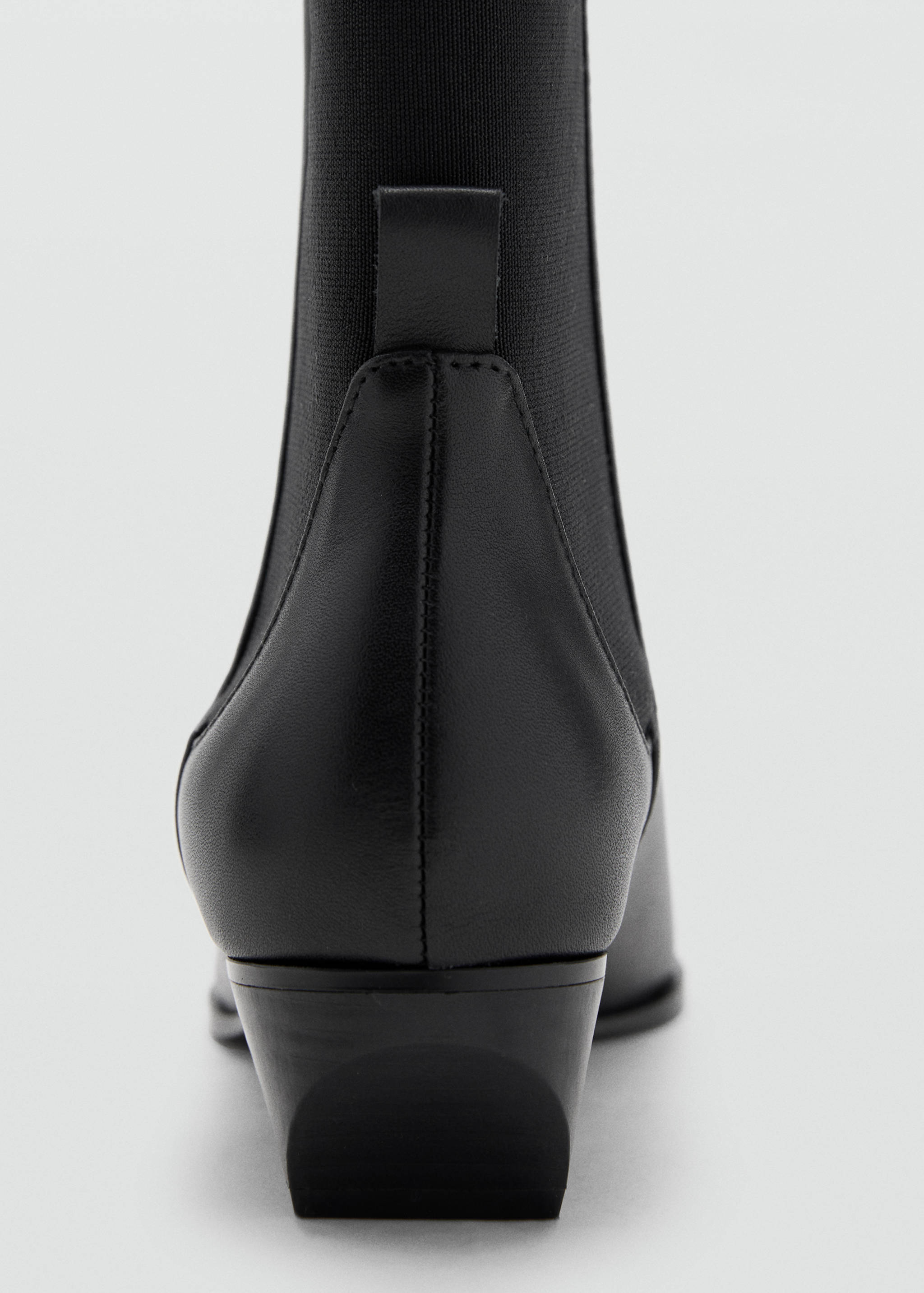 Leather heeled boots - Details of the article 3