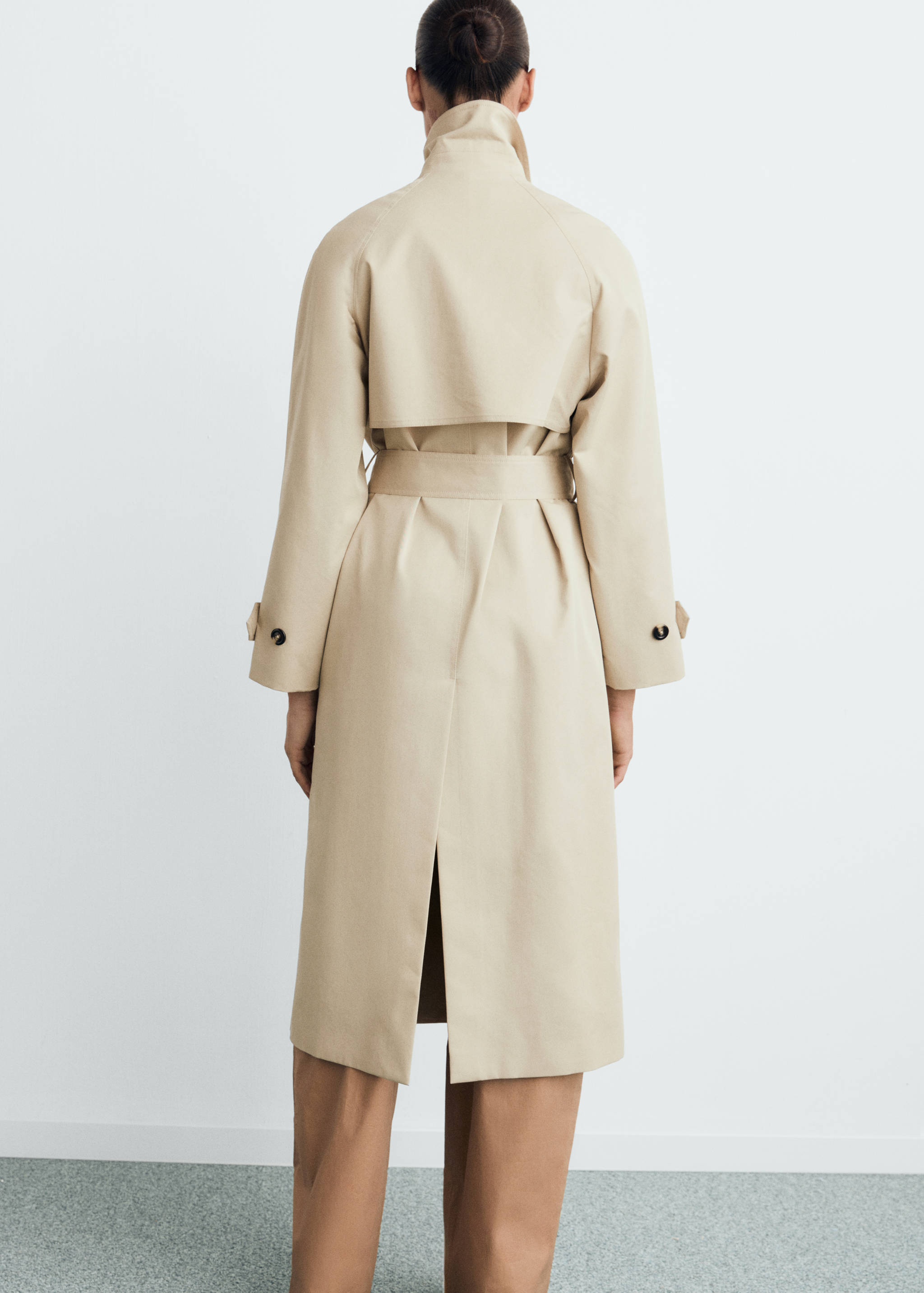 Long double-breasted trench coat - Reverse of the article