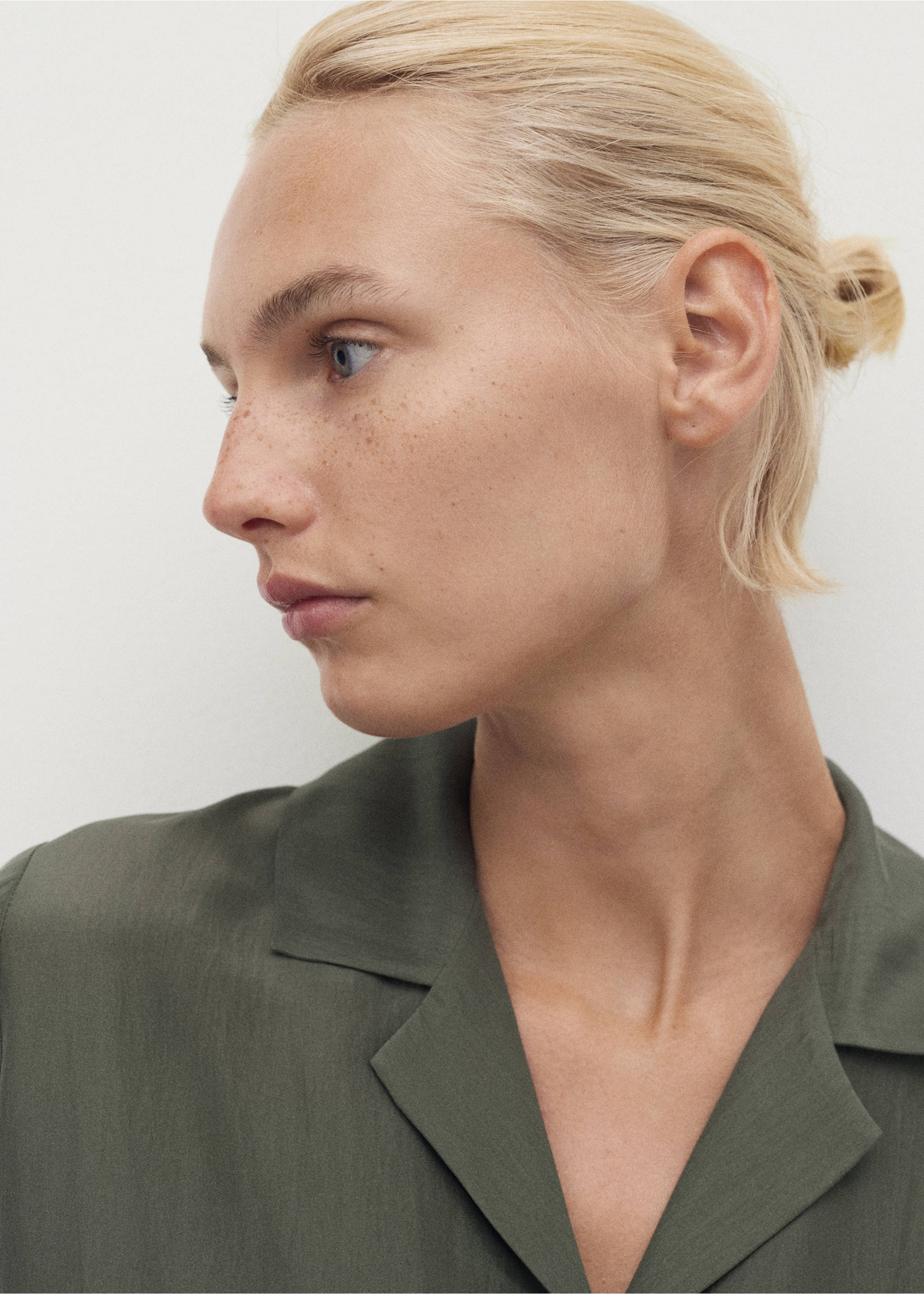 Silk long shirt - Details of the article 1, Forest Green. Ref: 17064126-00.