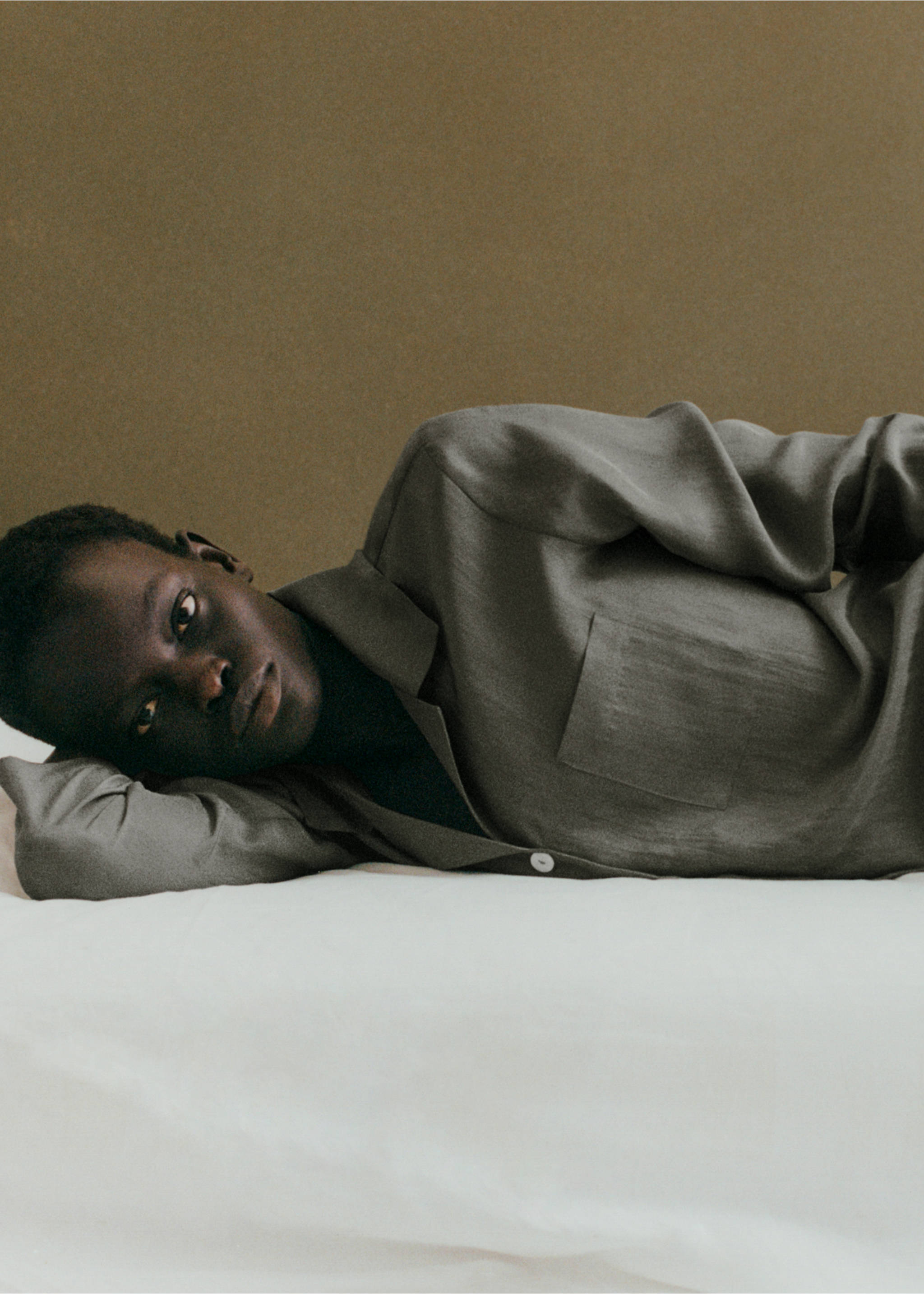 Silk long shirt - Details of the article 6, Forest Green. Ref: 17064126-00.