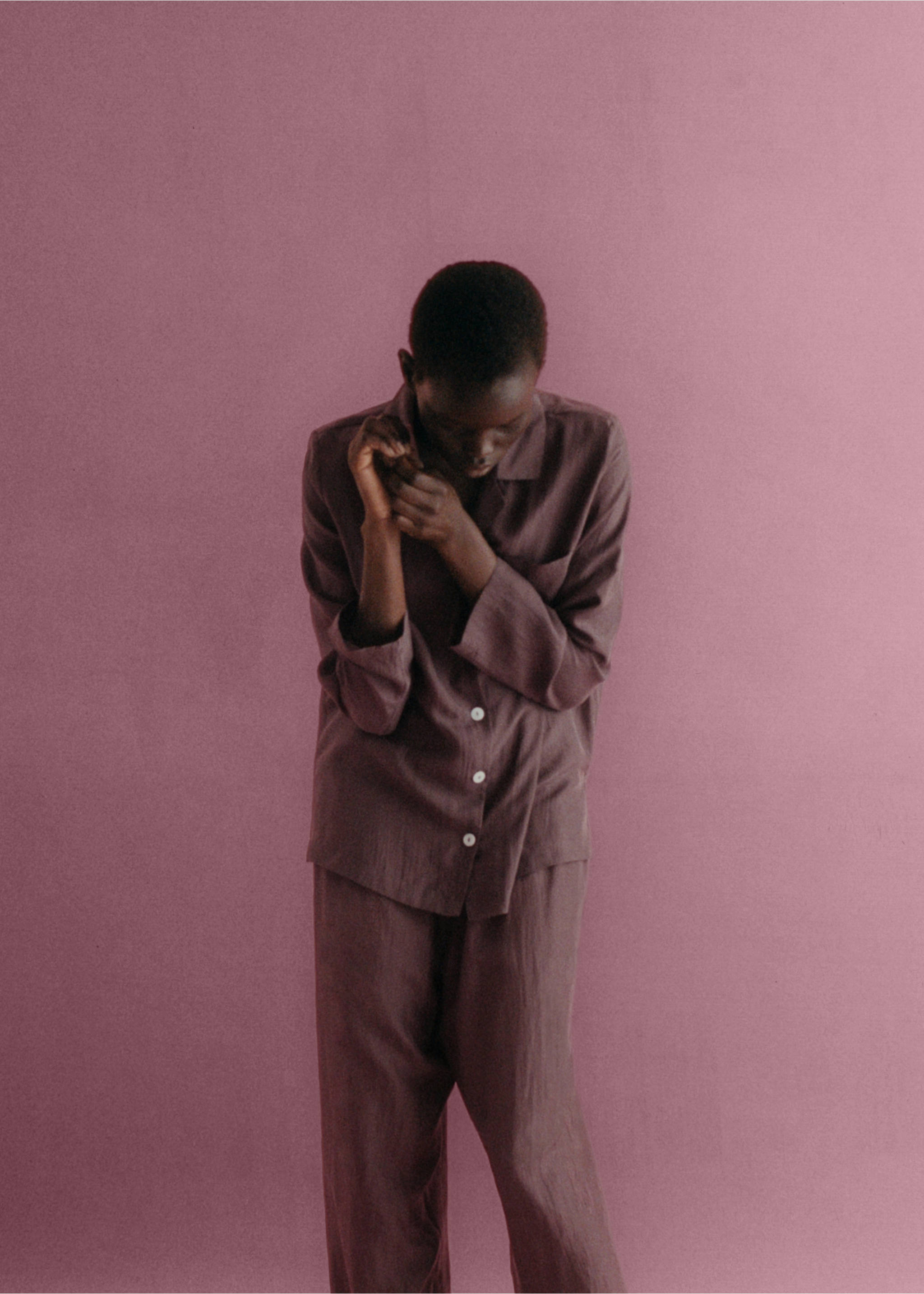 Chemise longue en soie - Détail de l'article 6, Mûre. Ref: 17064126-00.