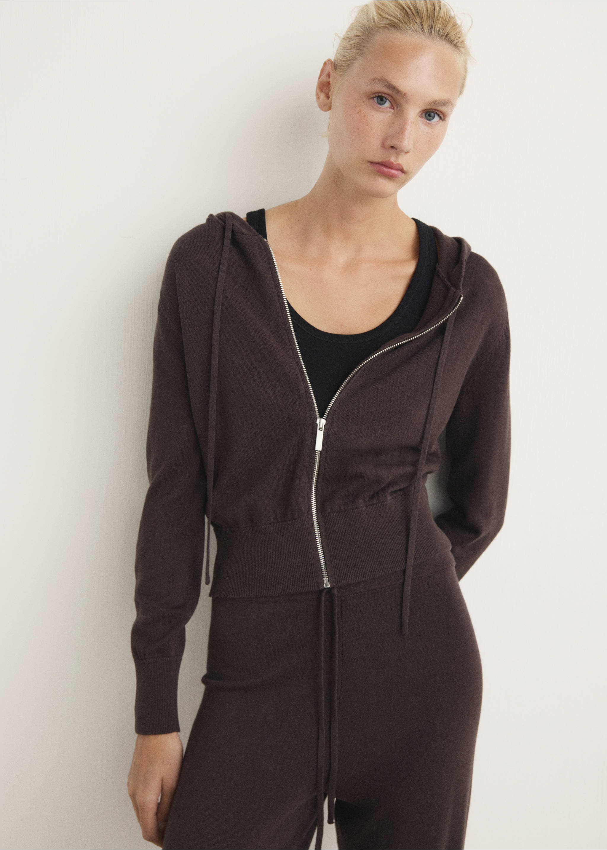 Cotton knitted cardigan with hood - Medium plane, Chocolate. Ref: 17064131-00.
