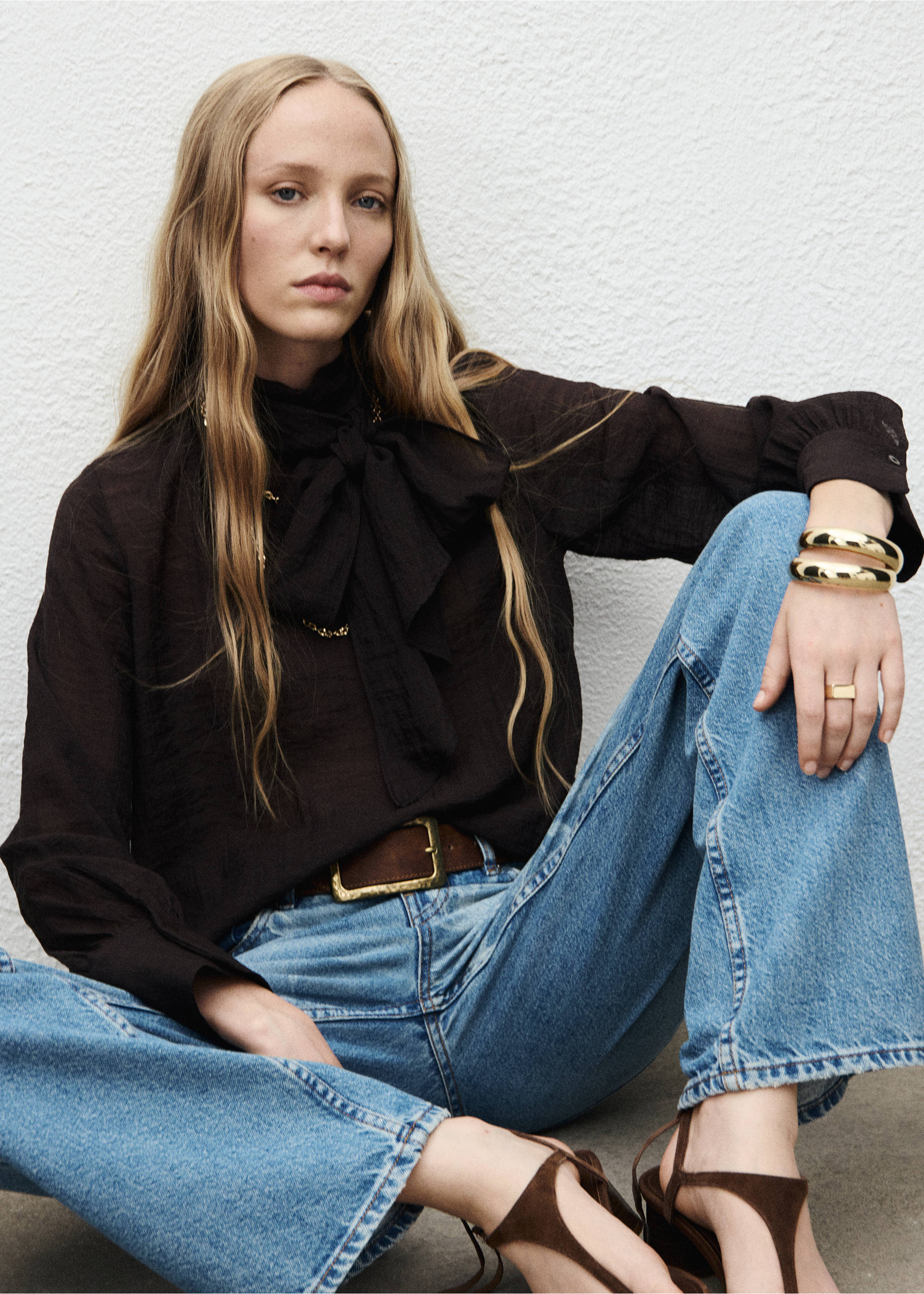 Straight-leg jeans with floral pattern - Details of the article 2, Medium Blue. Ref: 17064140-00.