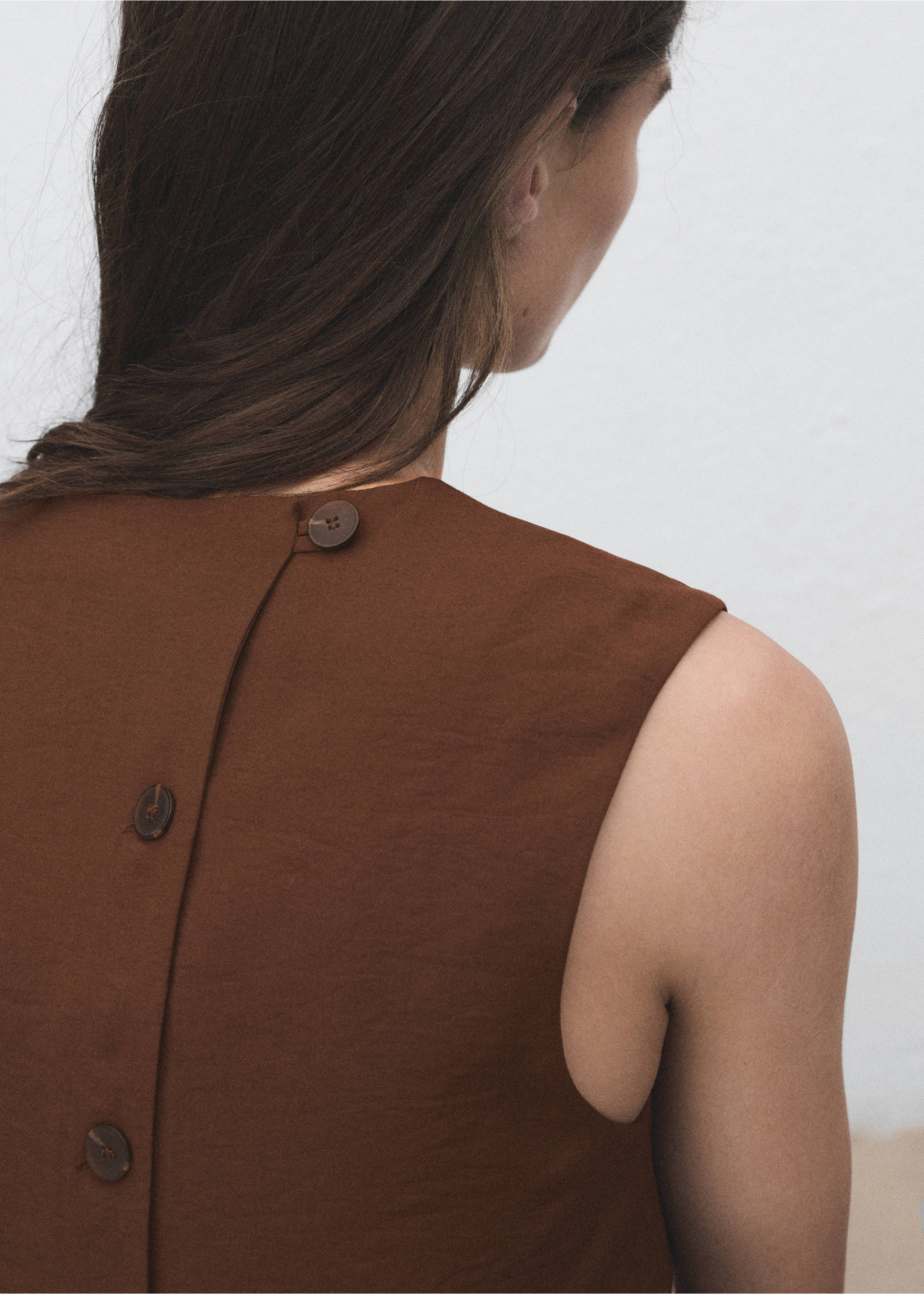 Cropped top met knopen - Detail van het artikel 3, Bruin. Ref: 17064142-00.