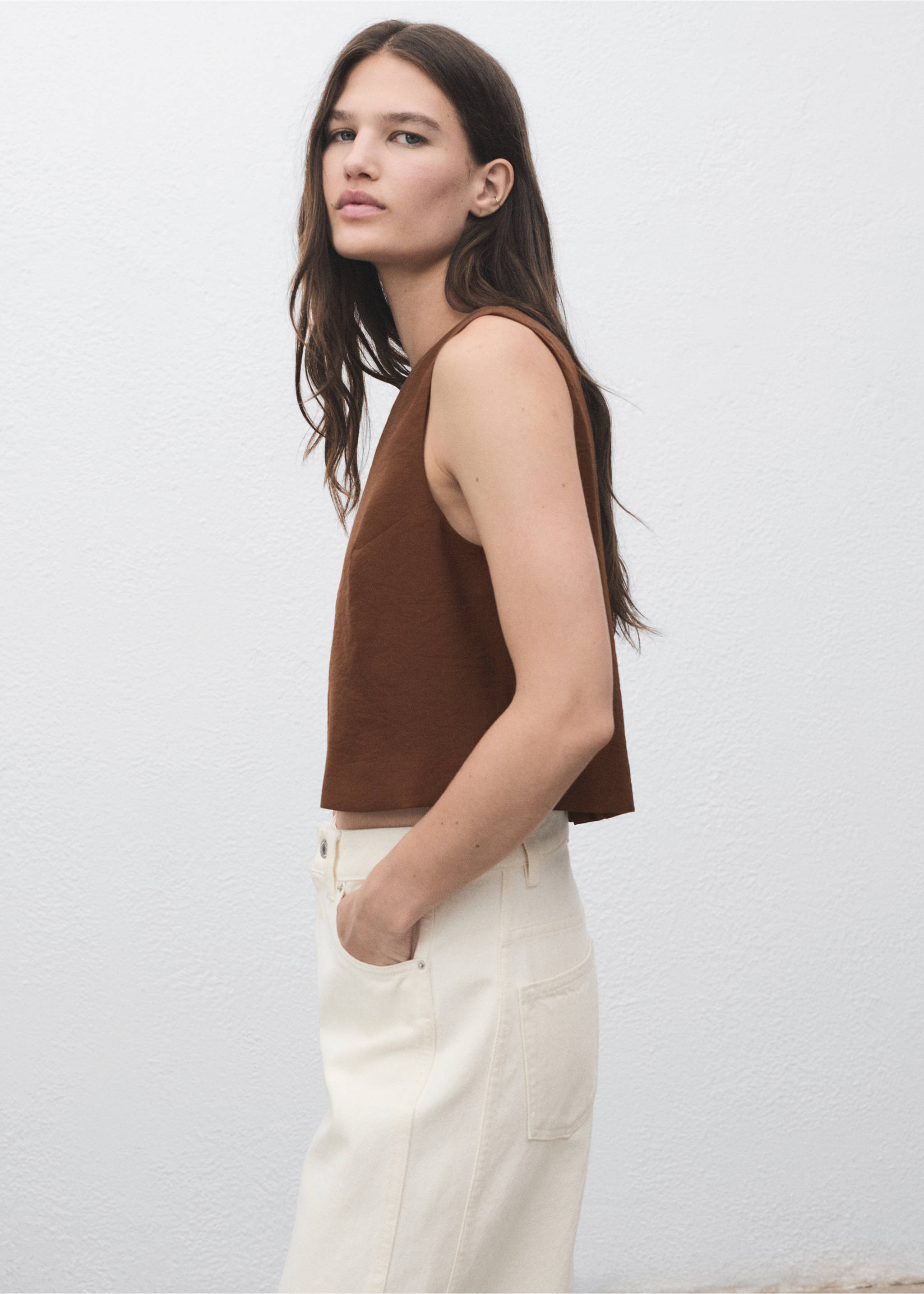Cropped top met knopen - Detail van het artikel 2, Bruin. Ref: 17064142-00.