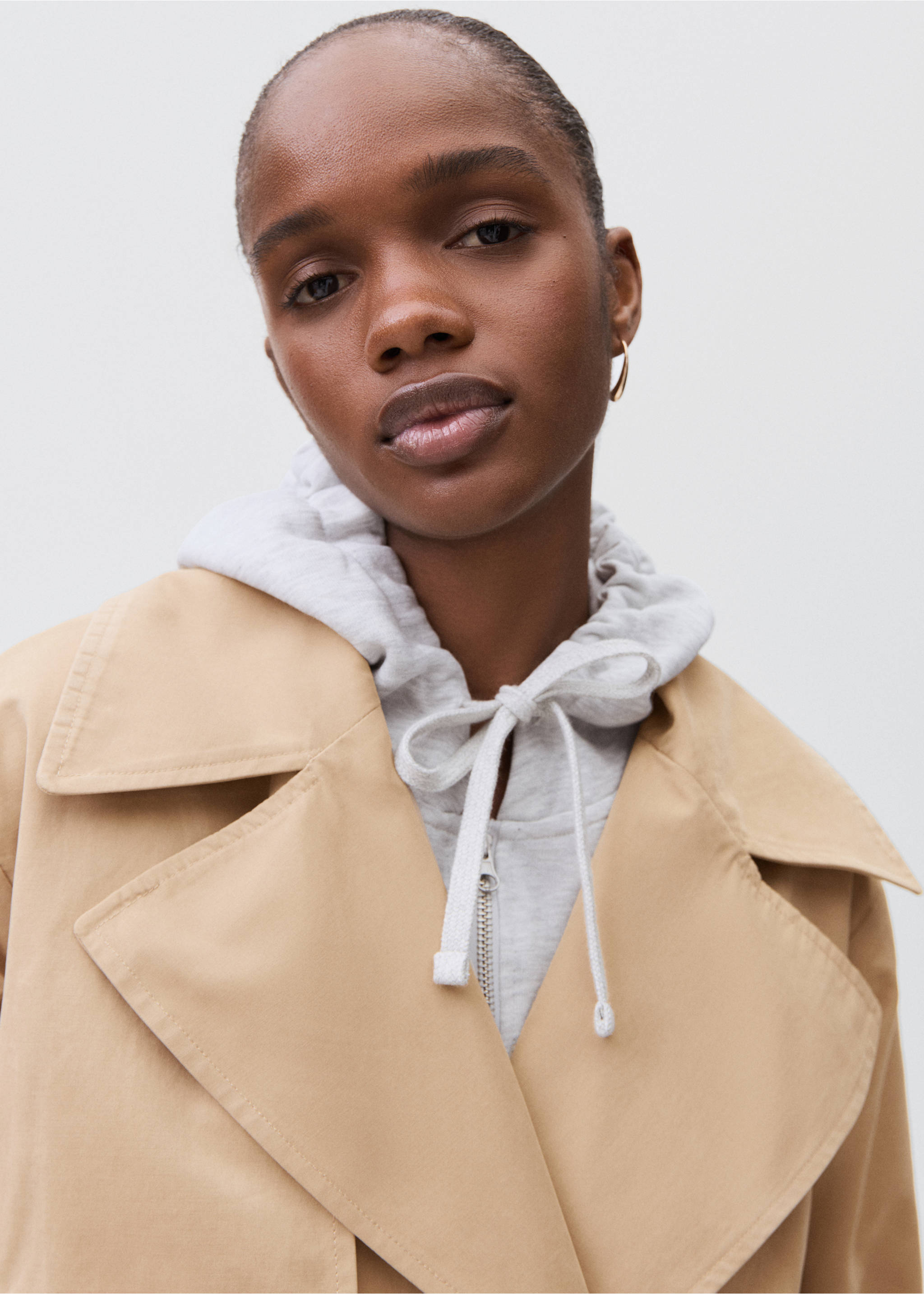 Short trench coat - Details of the article 1, Beige. Ref: 17064405-00.
