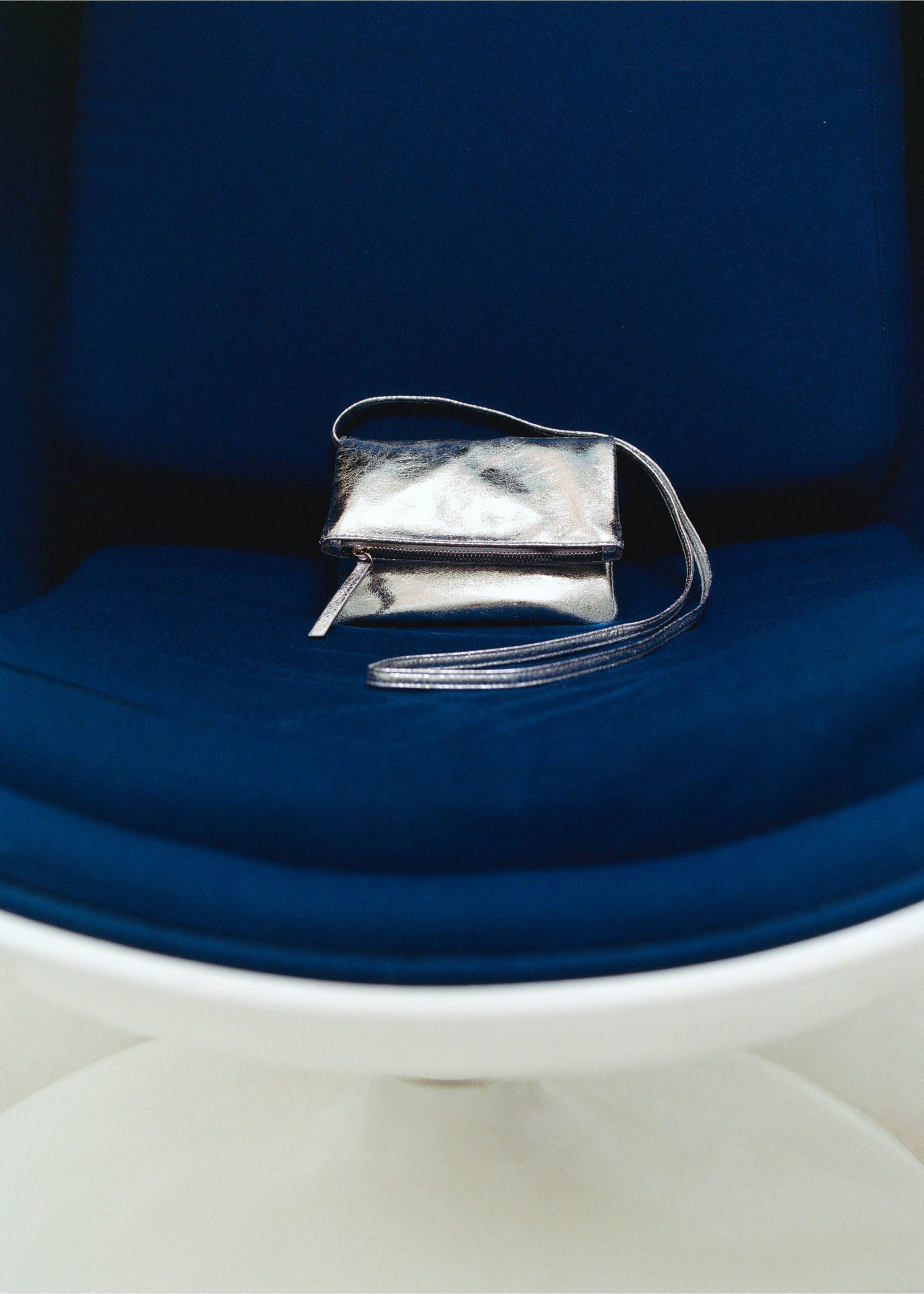 Metallic-effect bag - Details of the article 5, Silver. Ref: 17064413-00.