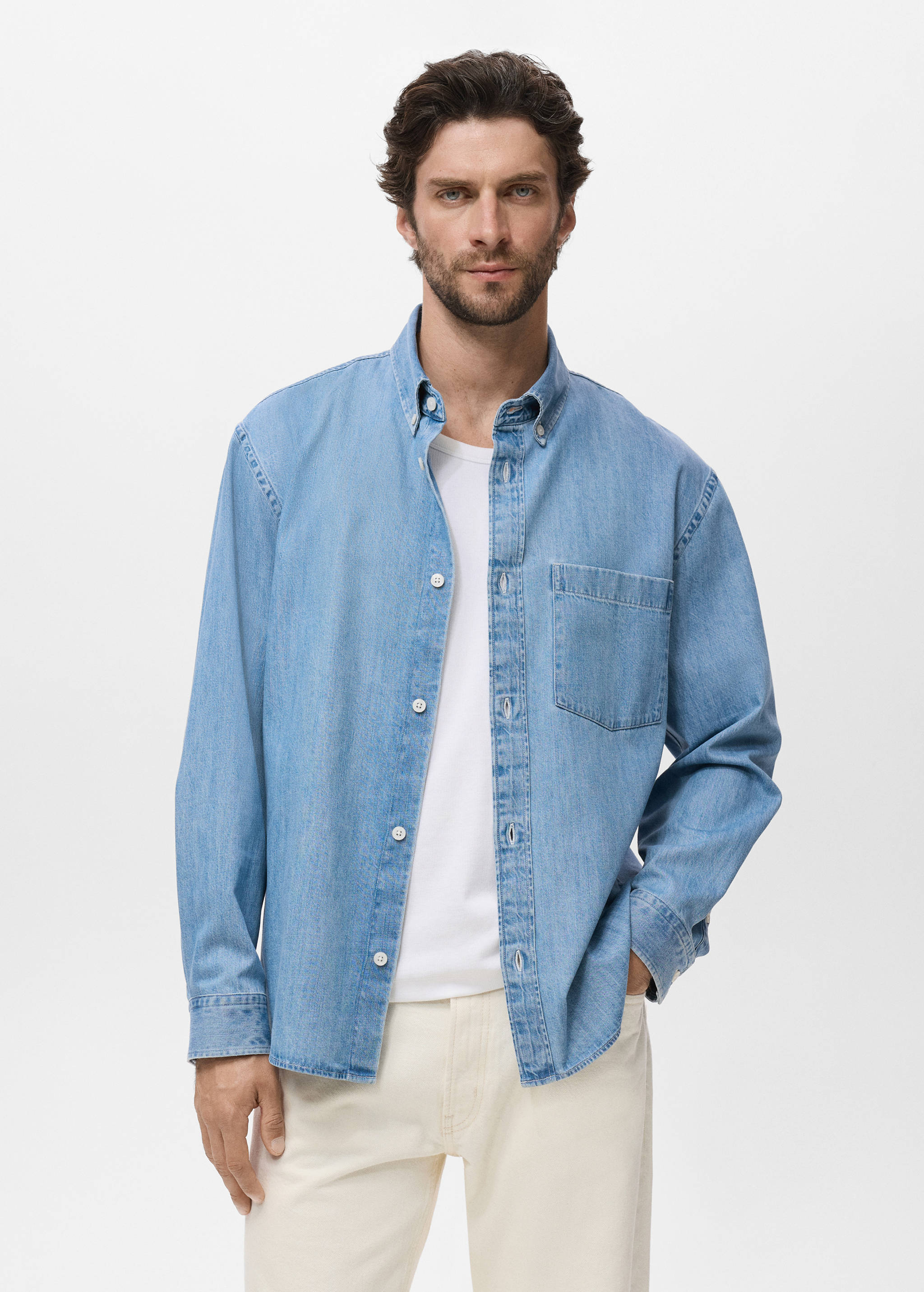 Camisa denim bolsillo - Plano medio