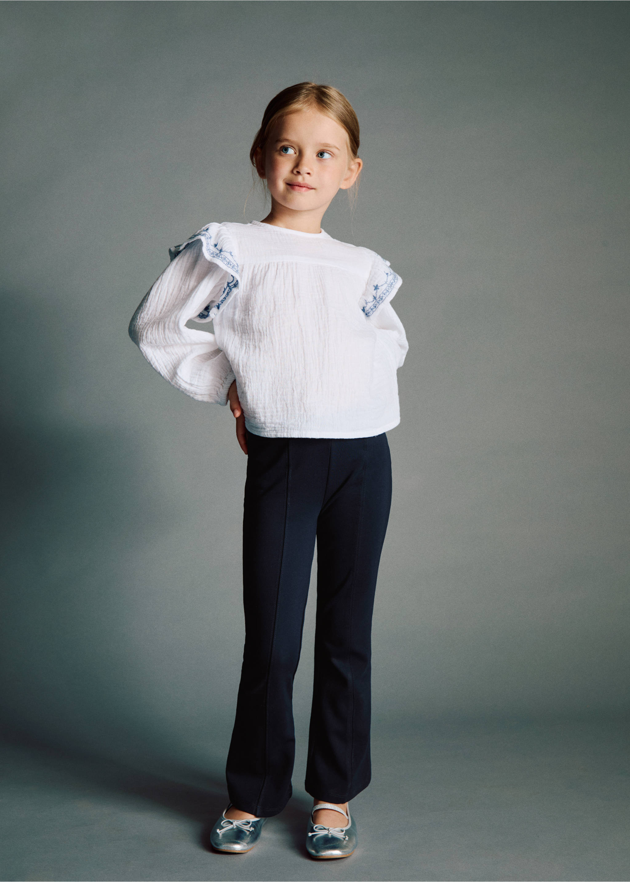 Ruffled embroidered blouse - Medium plane, White. Ref: 17064424-00.