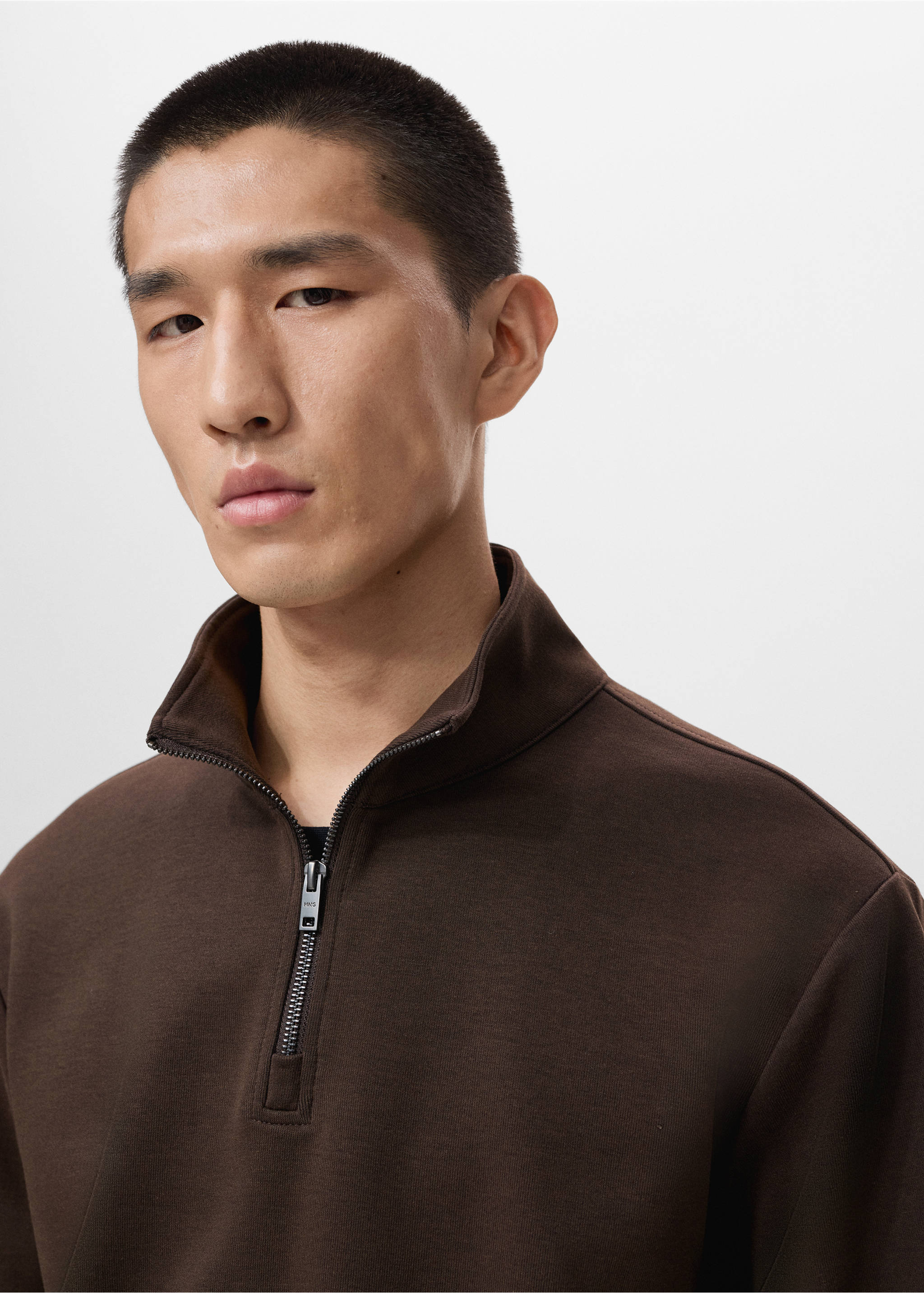 Regular-fit cotton sweatshirt with zipper - Details of the article 1, Chocolate. Ref: 17064426-00.