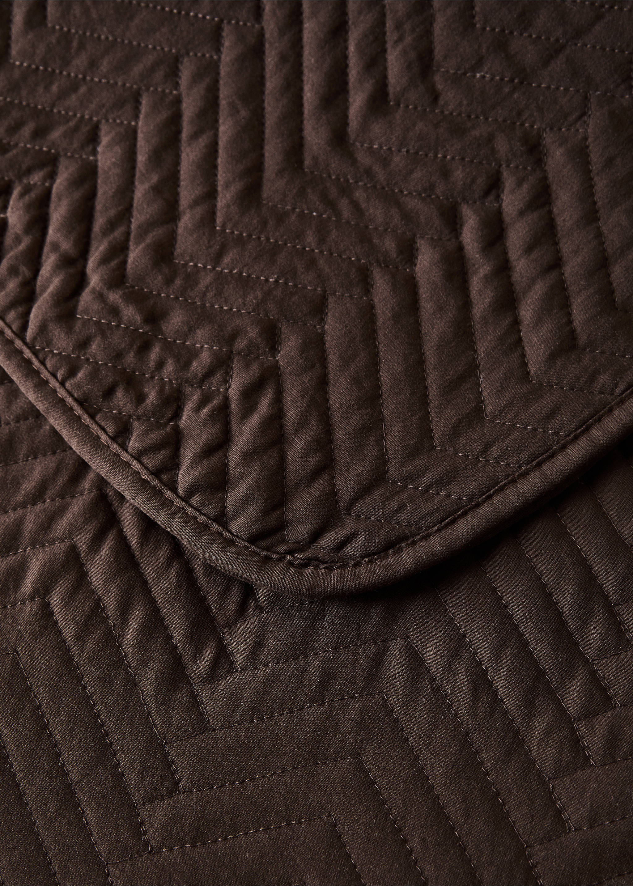 Microfibre soft-touch herringbone-print bedspread for 130/150 cm bed - Details of the article 1, Brown. Ref: 17064429-00.