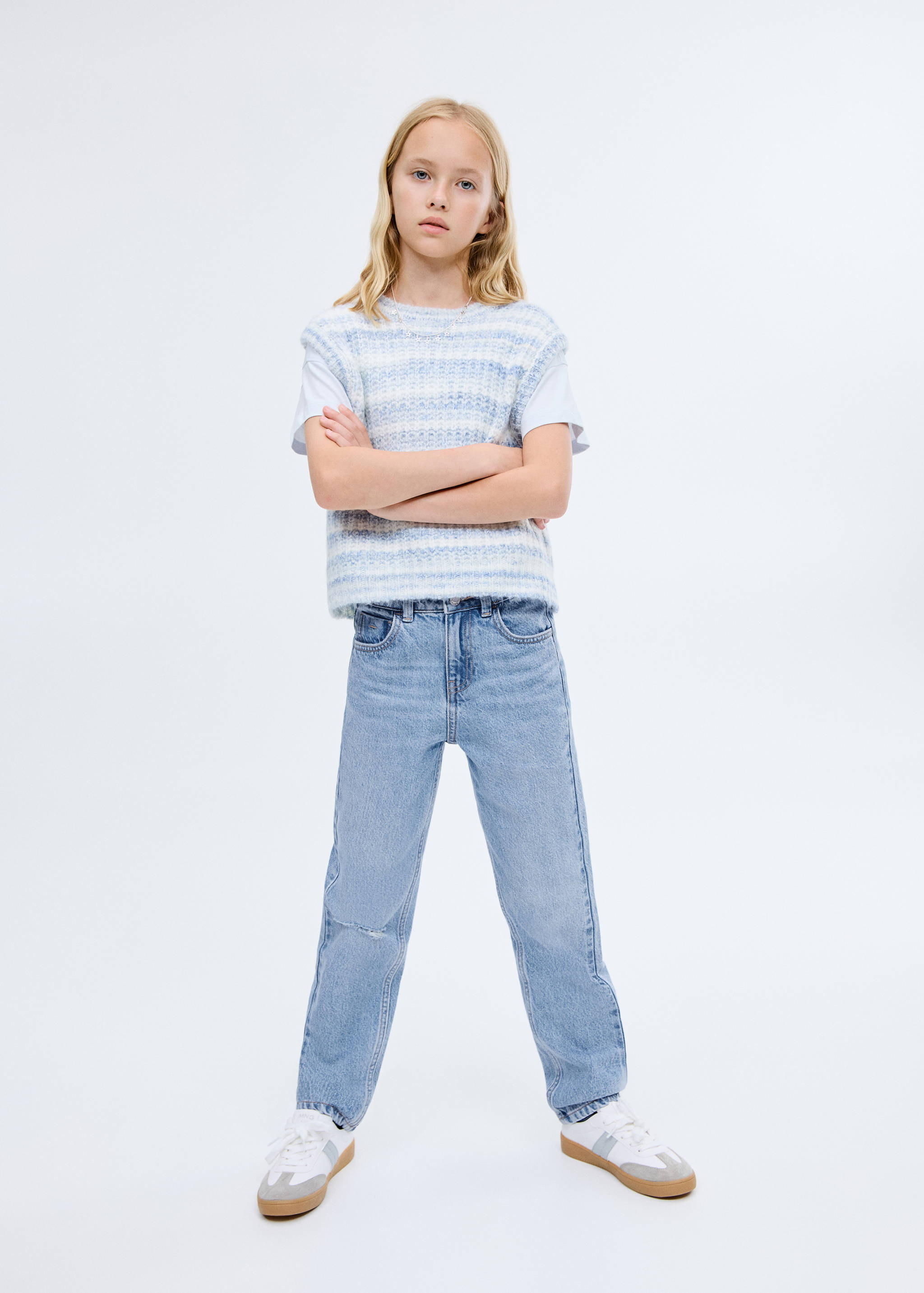 Jeans mom fit rotos decorativos - Plano general