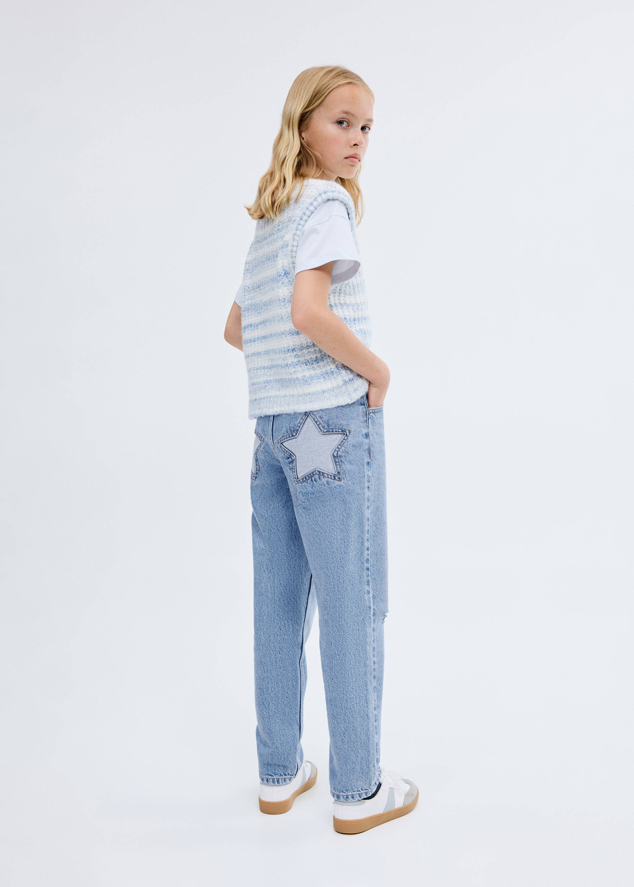 Jeans mom fit rotos decorativos - Plano medio