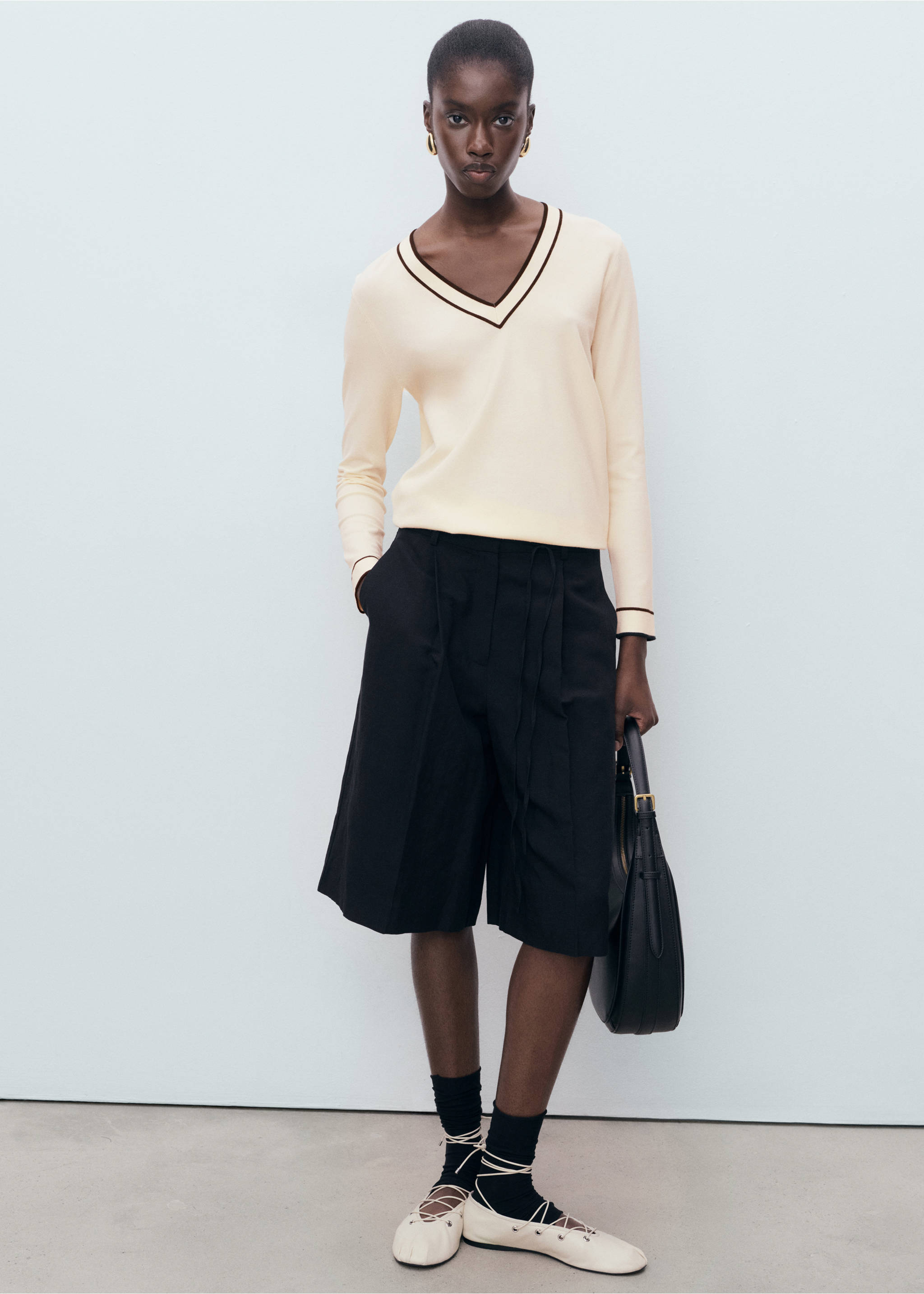 Contrasting V-neck sweater - General plane, Ecru. Ref: 17064779-00.