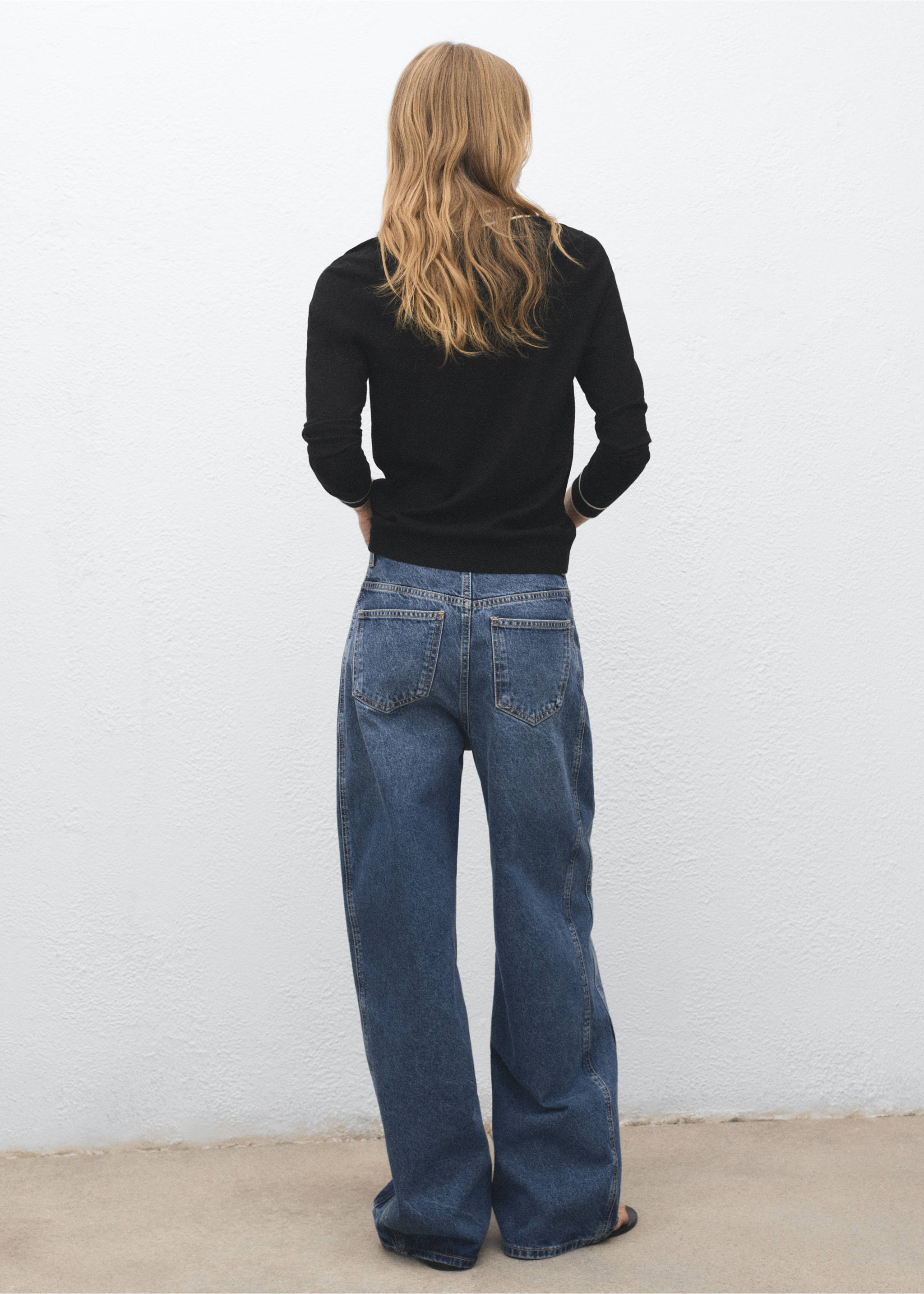 Contrasting V-neck sweater - Reverse of the article, Black. Ref: 17064779-00.