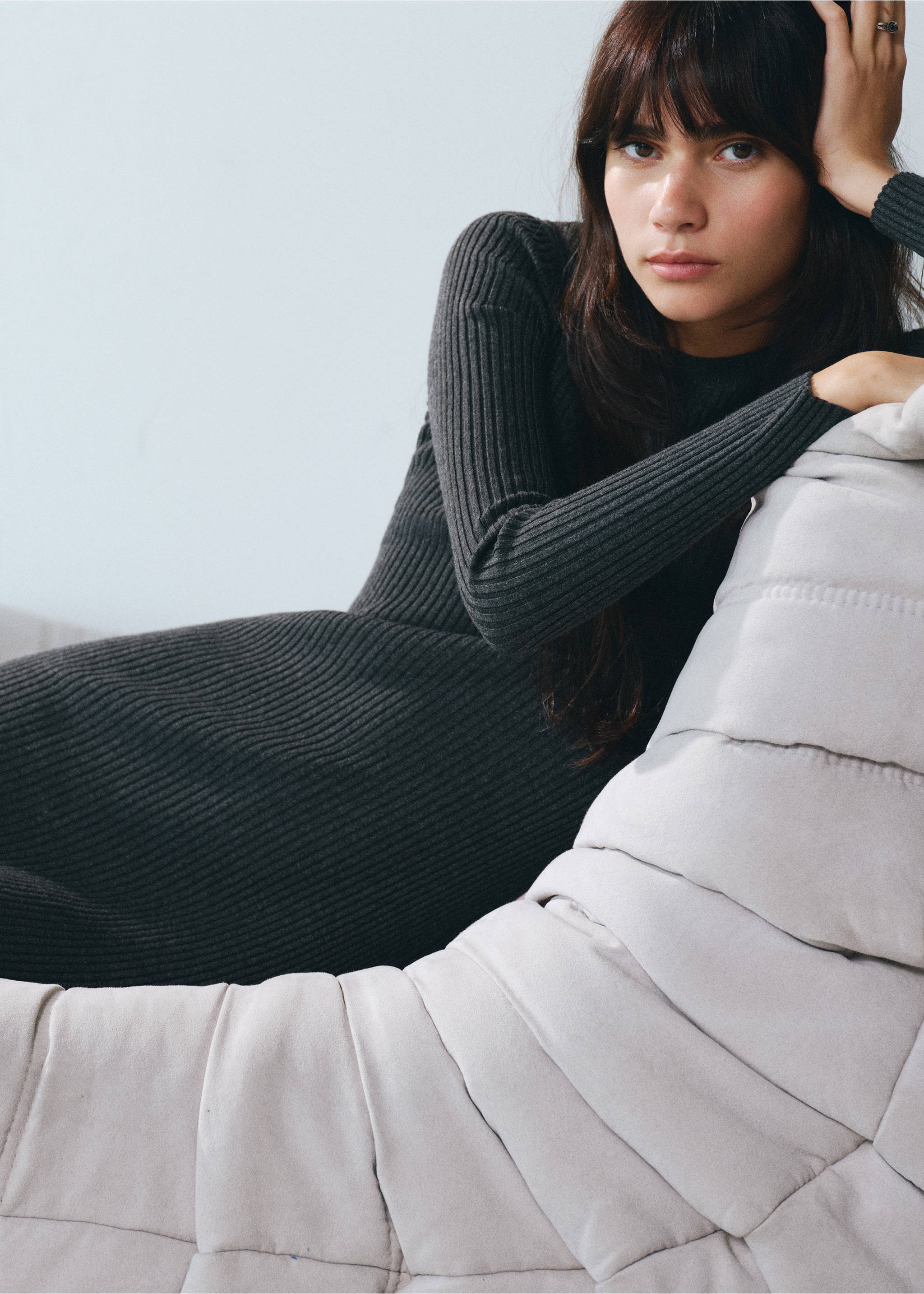 Ribbed knit dress - Details of the article 5, Charcoal. Ref: 17064781-00.