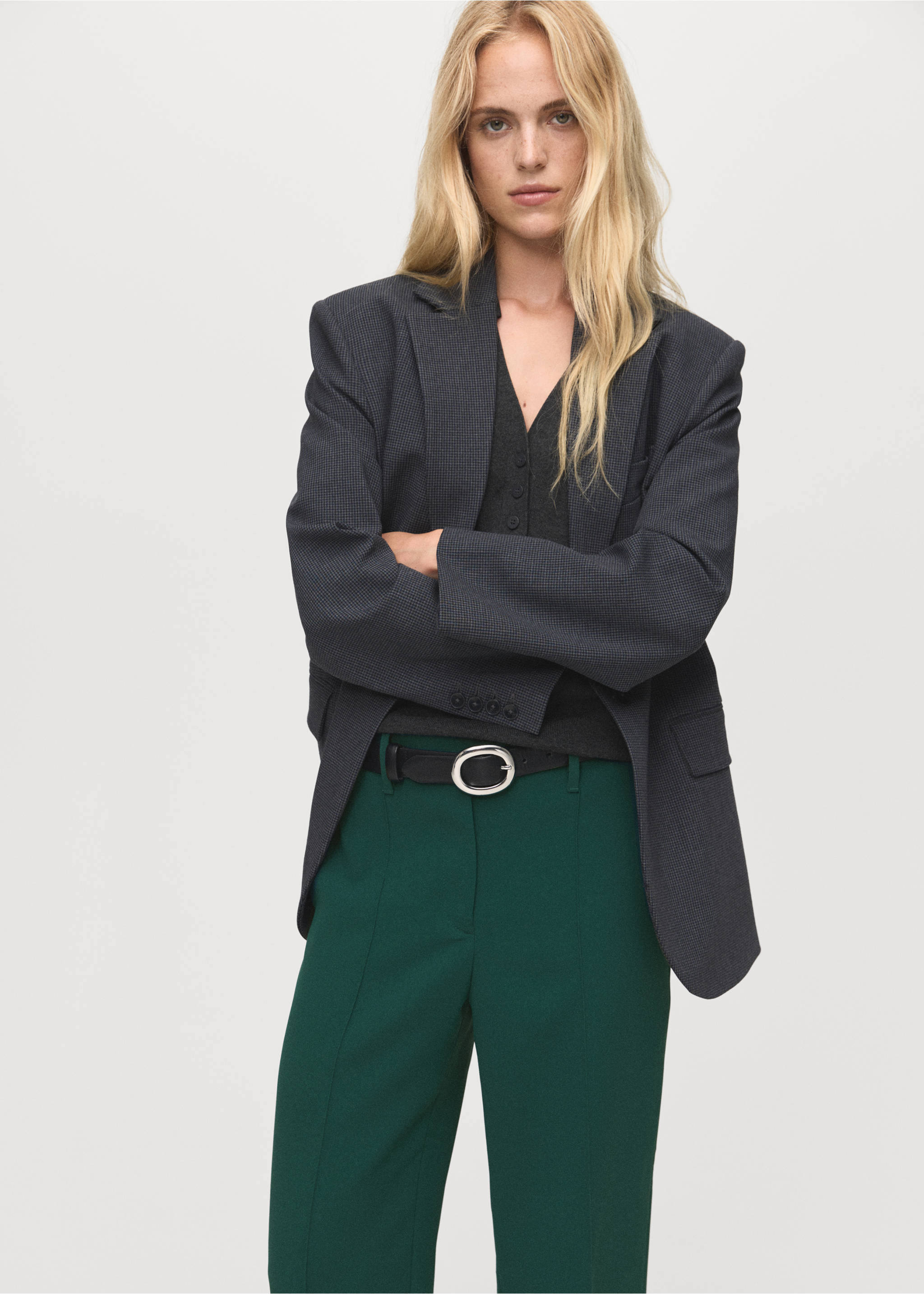 Straight mid-rise trousers - Details of the article 2, Green. Ref: 17064789-00.