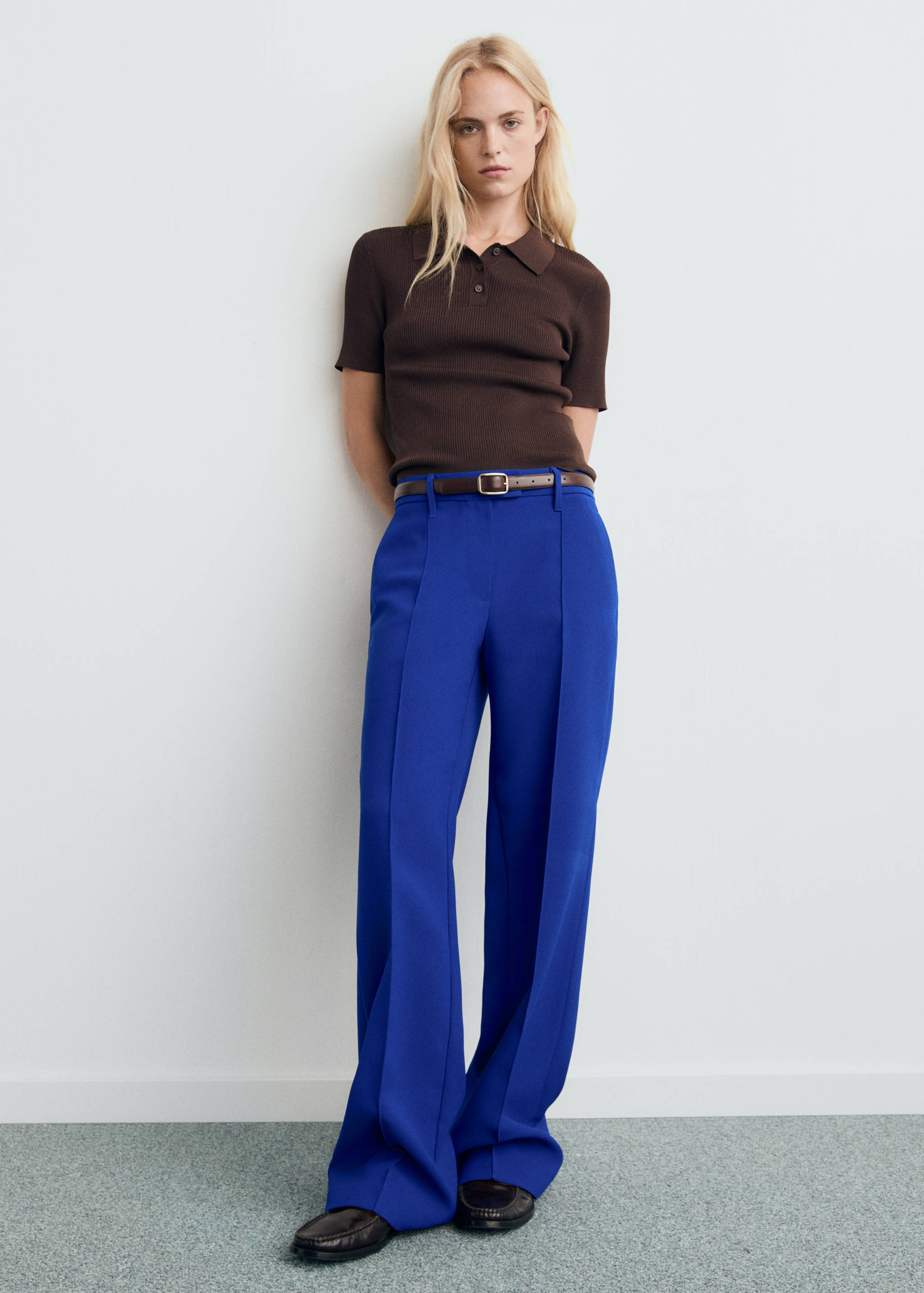 Straight mid-rise trousers - General plane
