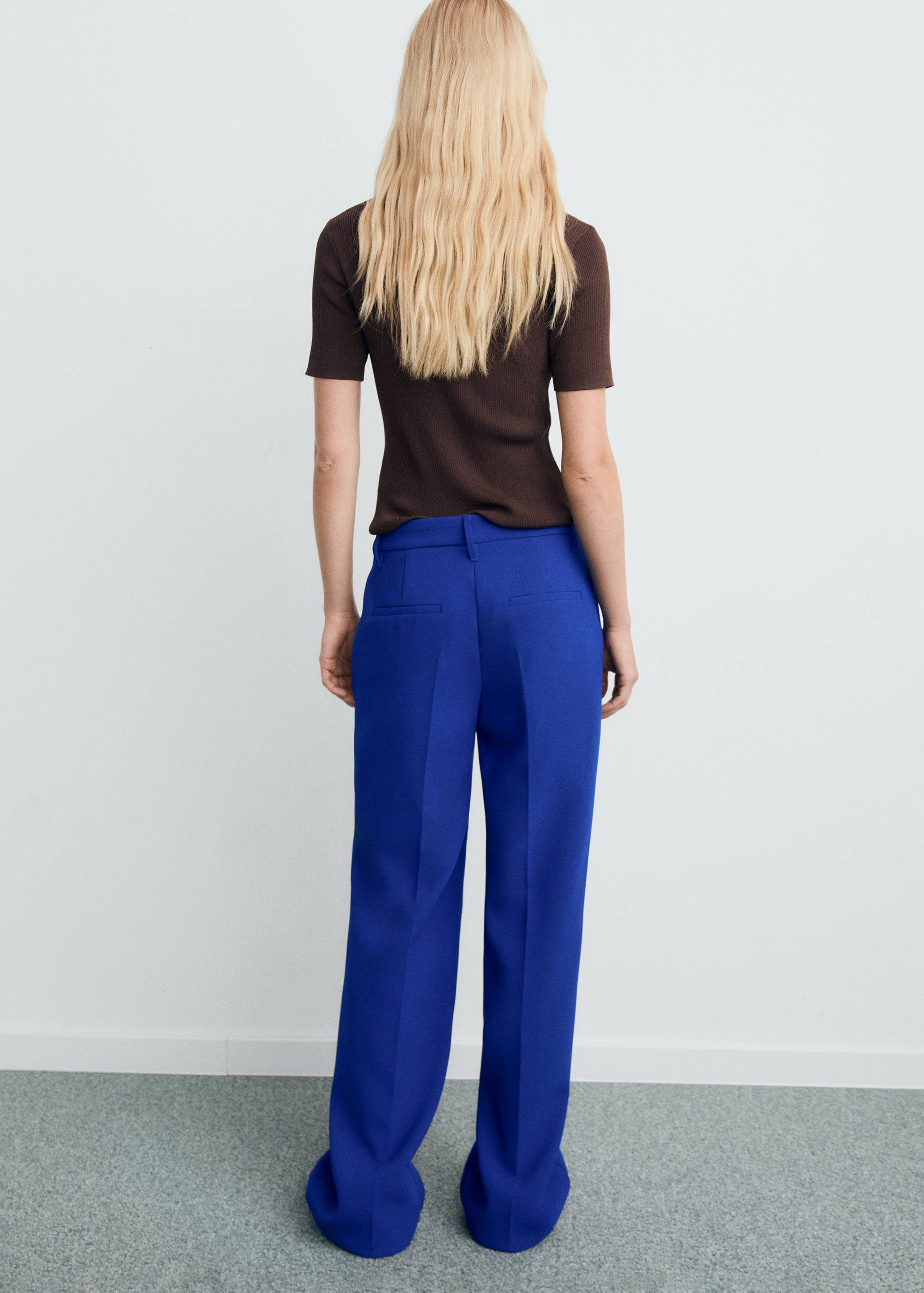Straight mid-rise trousers - Reverse of the article