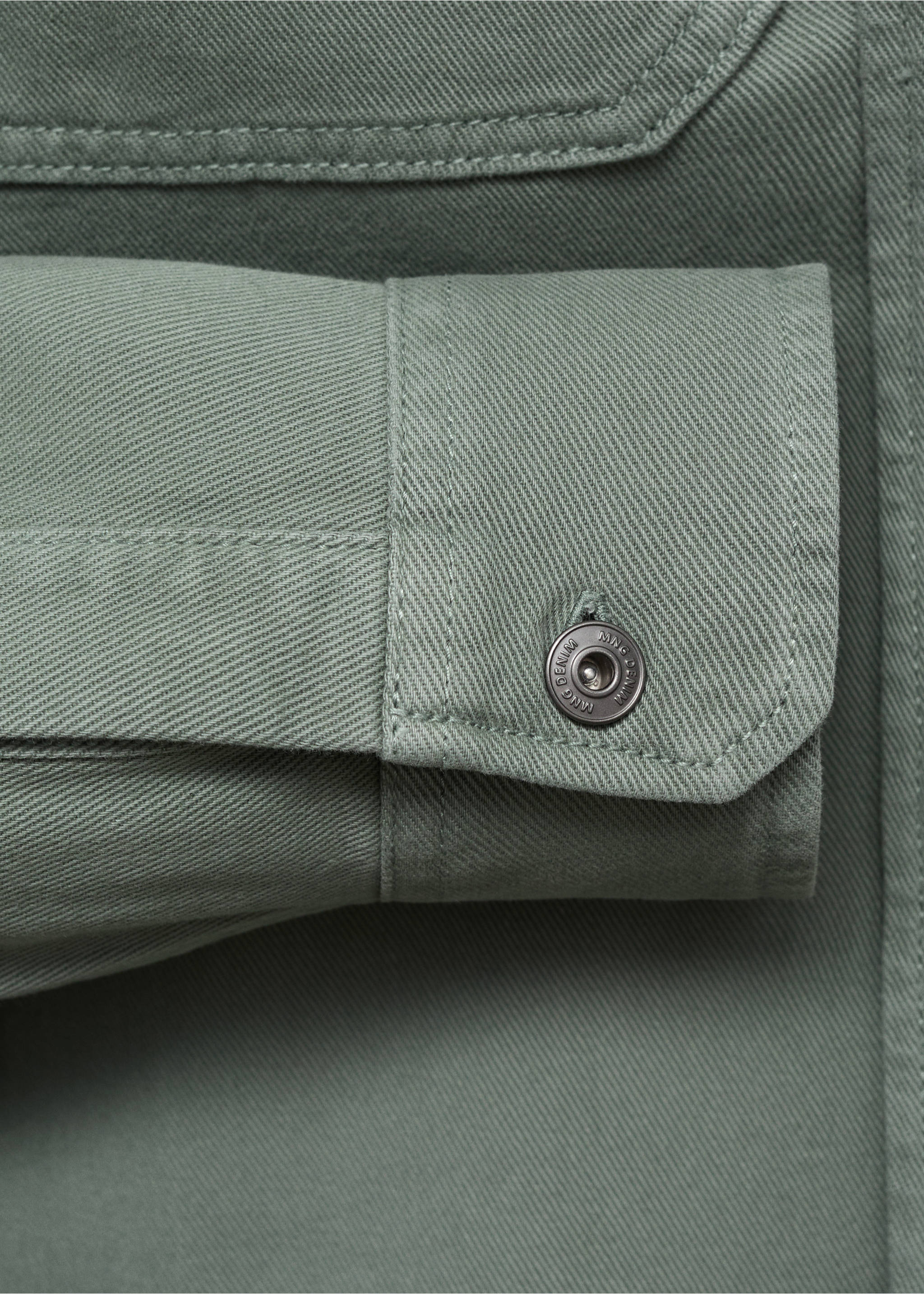 Denim overshirt pockets - Details of the article 8, Medium Green. Ref: 17065142-00.